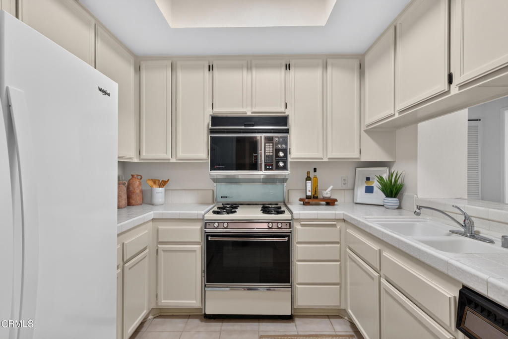 245 S Holliston Avenue 309
