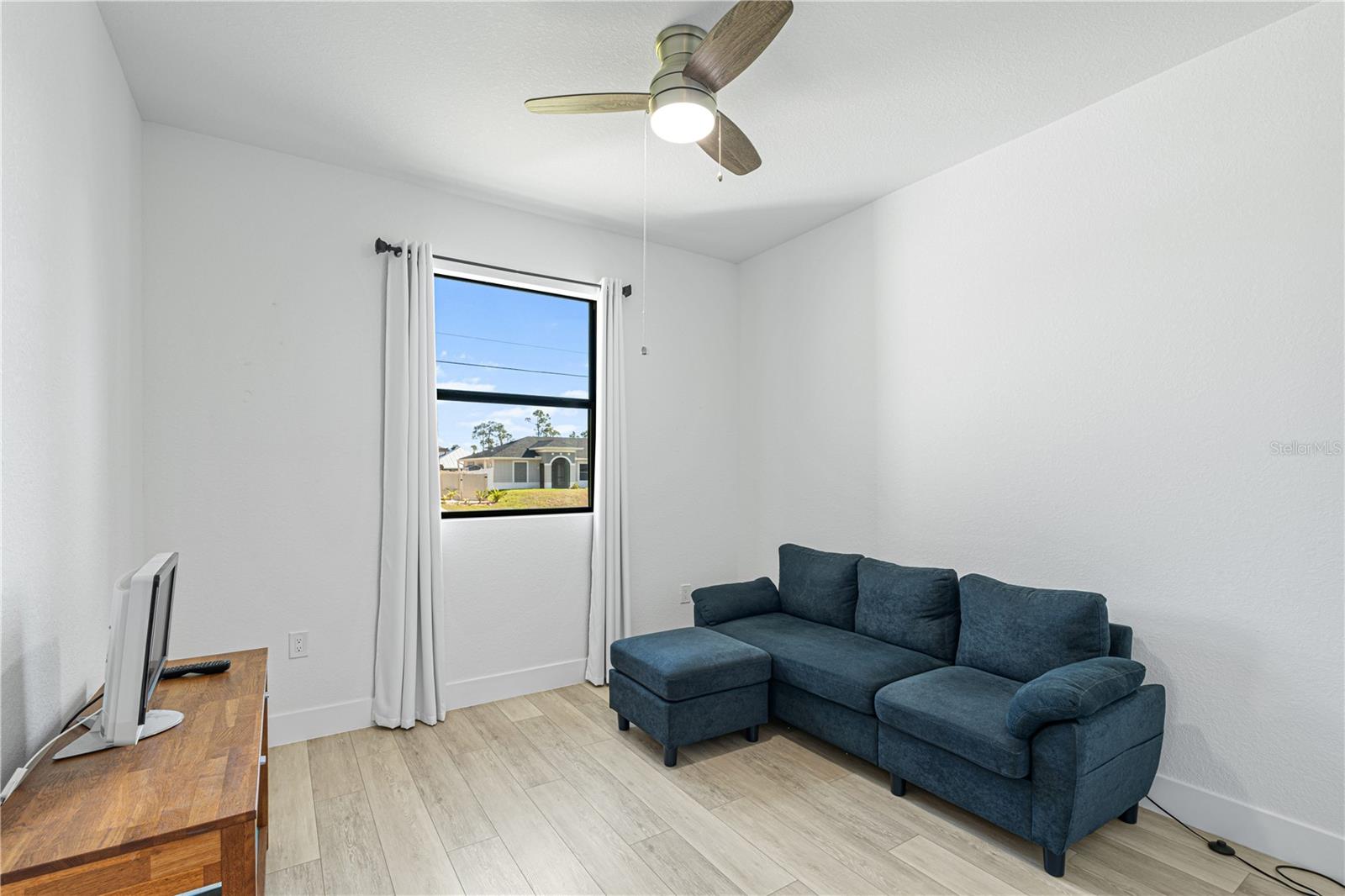 3933 DULUTH TER