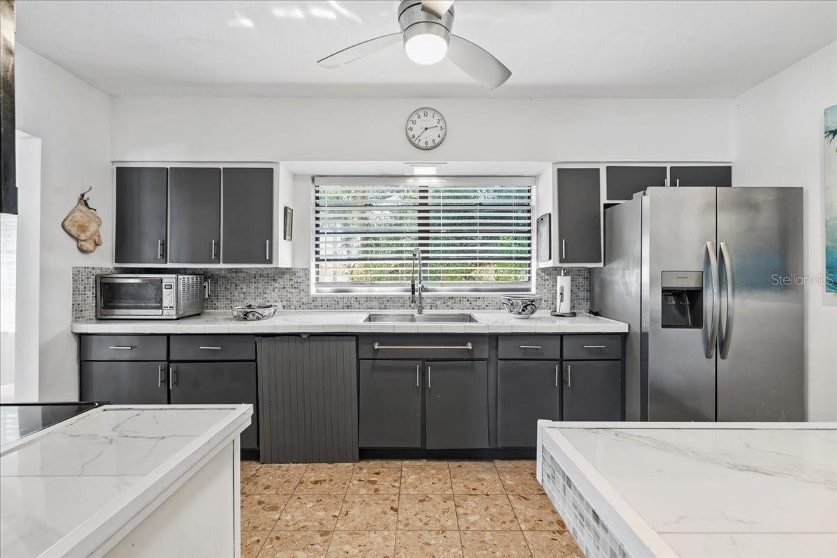 124 LELAND SE