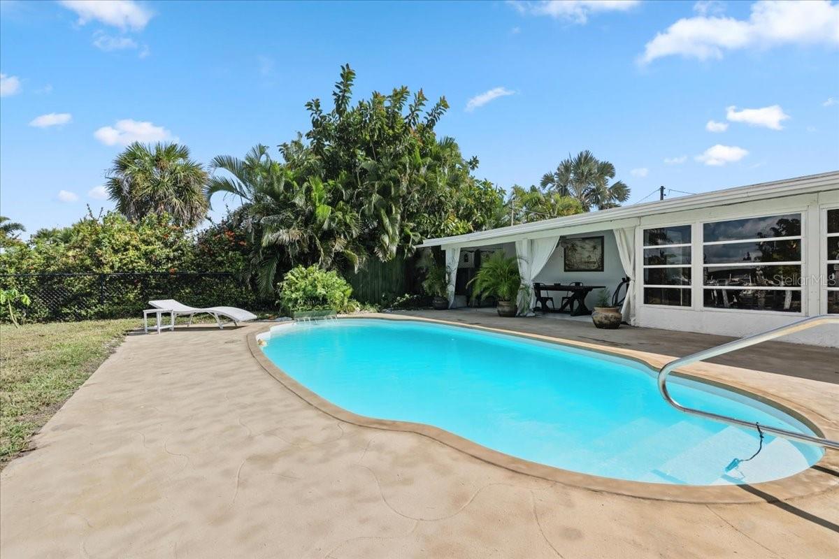 124 LELAND SE