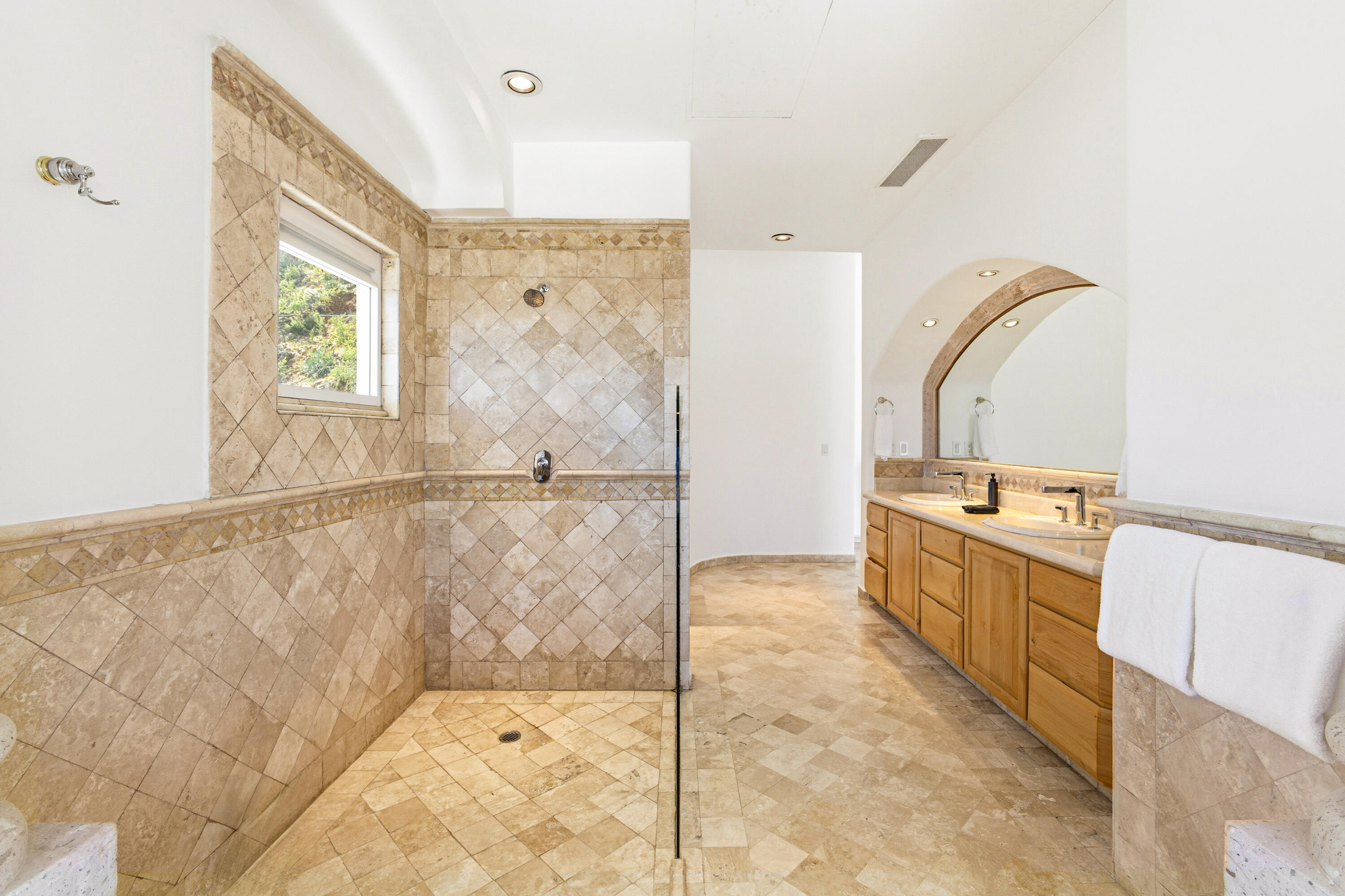 42 Camino Bonito Oriente Pedregal, Villa Leonetti