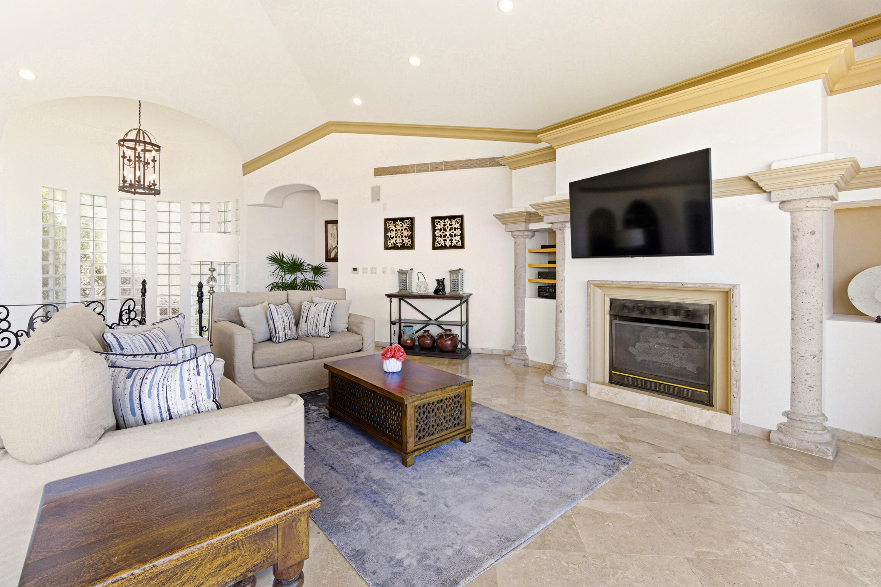 42 Camino Bonito Oriente Pedregal, Villa Leonetti