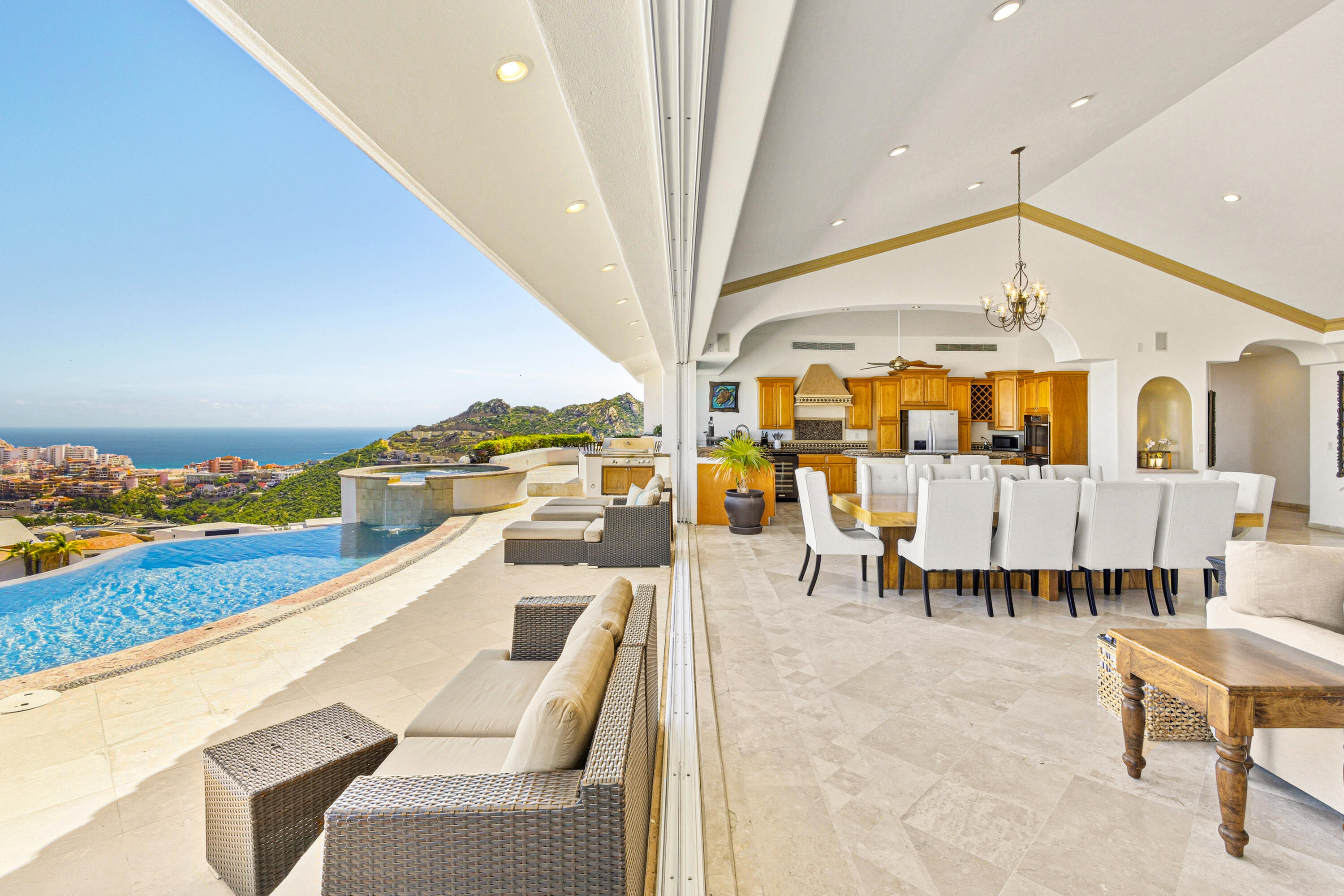 42 Camino Bonito Oriente Pedregal, Villa Leonetti