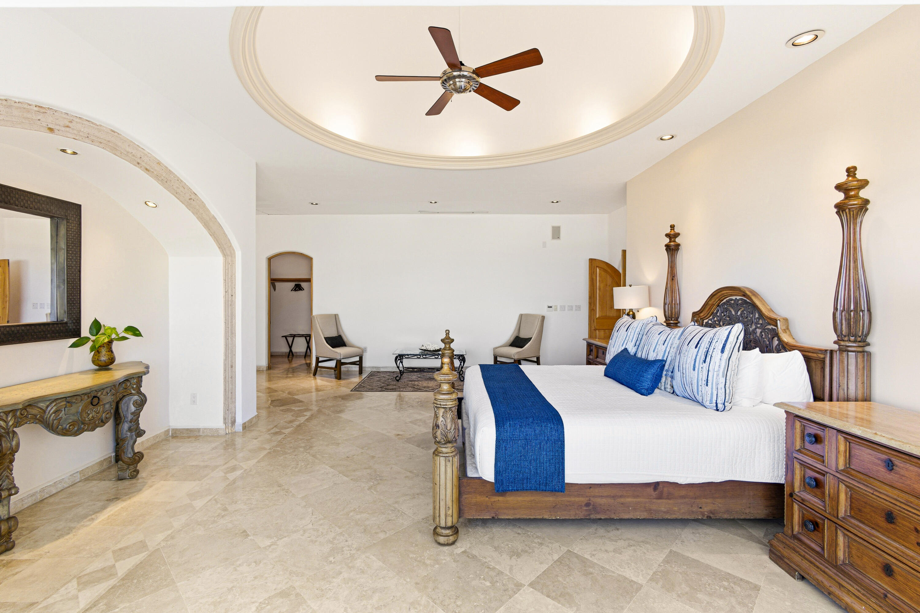 42 Camino Bonito Oriente Pedregal, Villa Leonetti