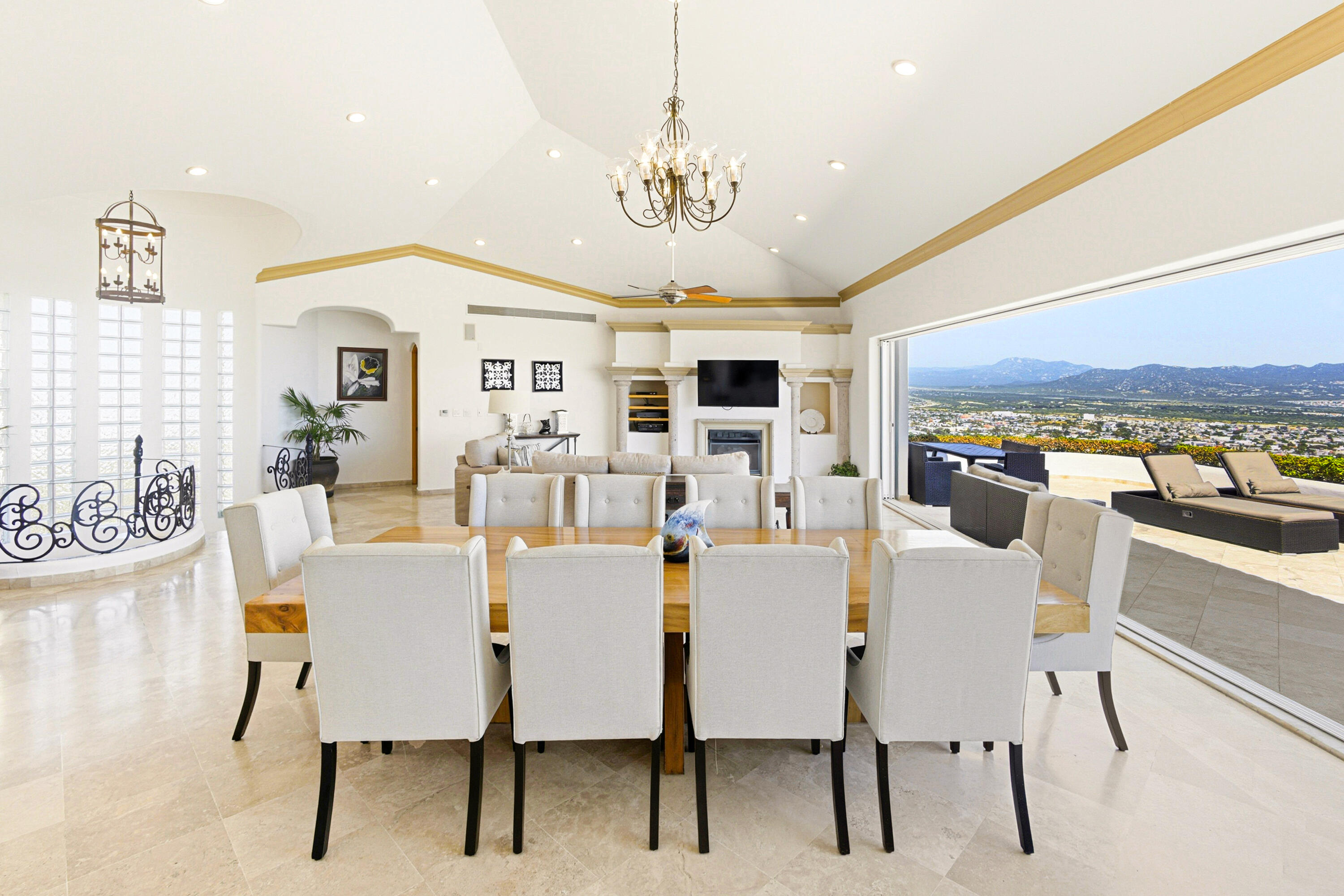 42 Camino Bonito Oriente Pedregal, Villa Leonetti