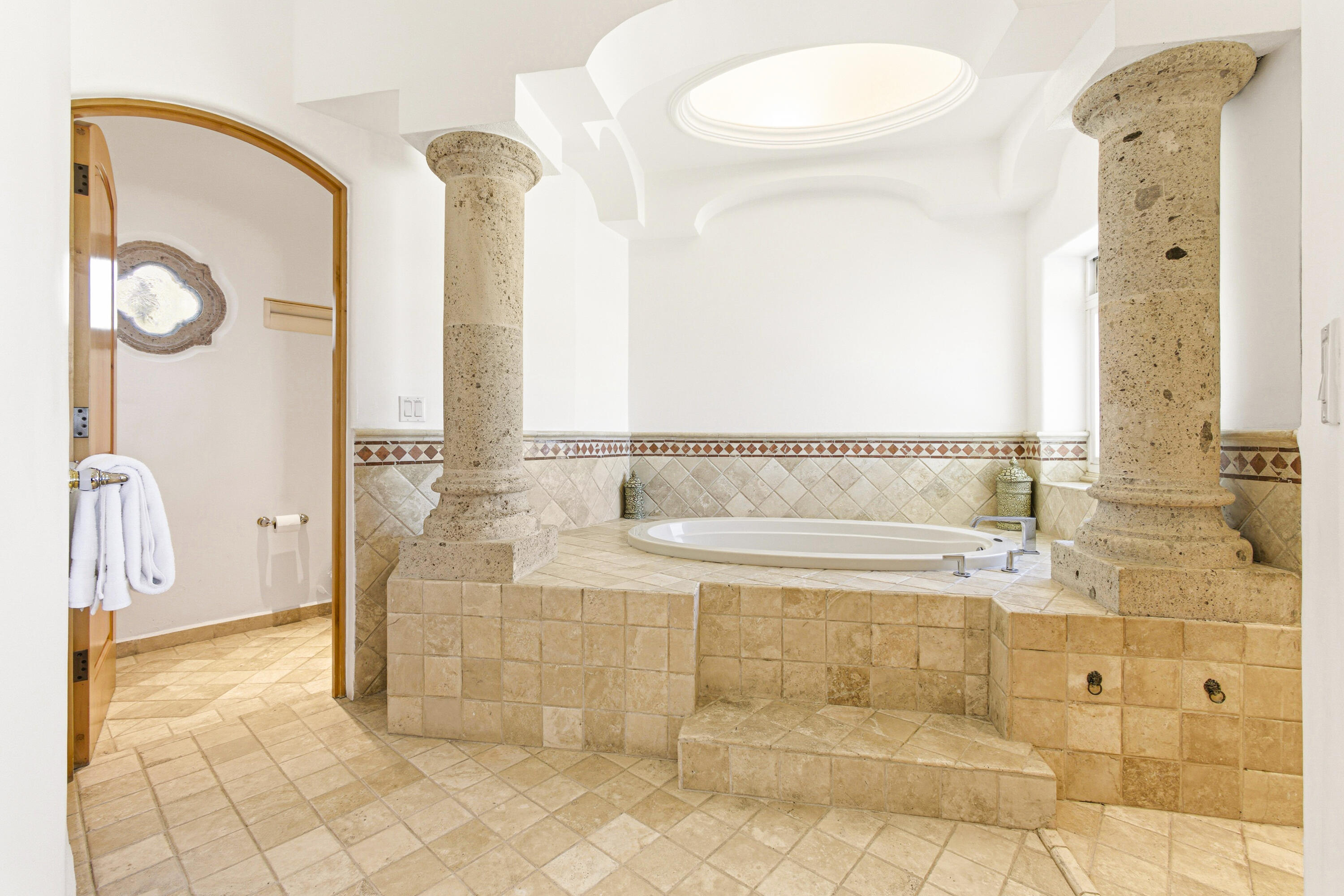 42 Camino Bonito Oriente Pedregal, Villa Leonetti