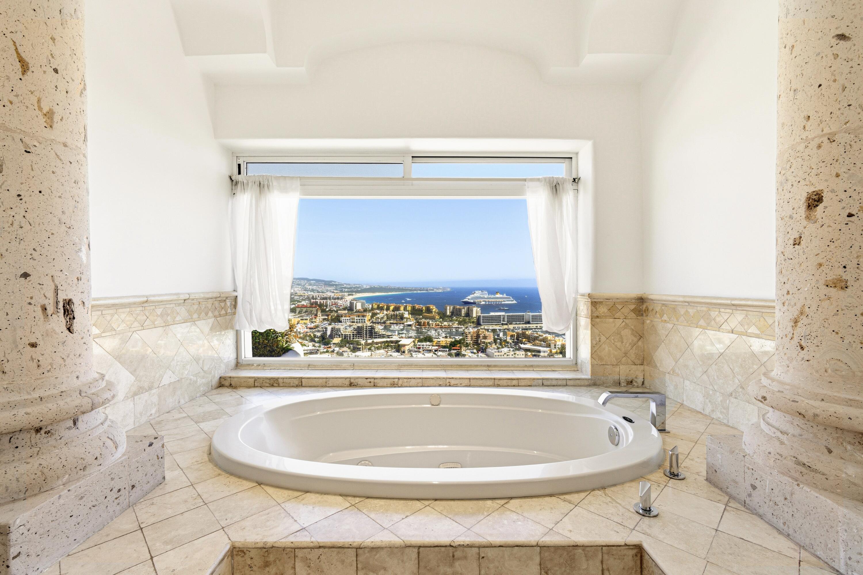 42 Camino Bonito Oriente Pedregal, Villa Leonetti