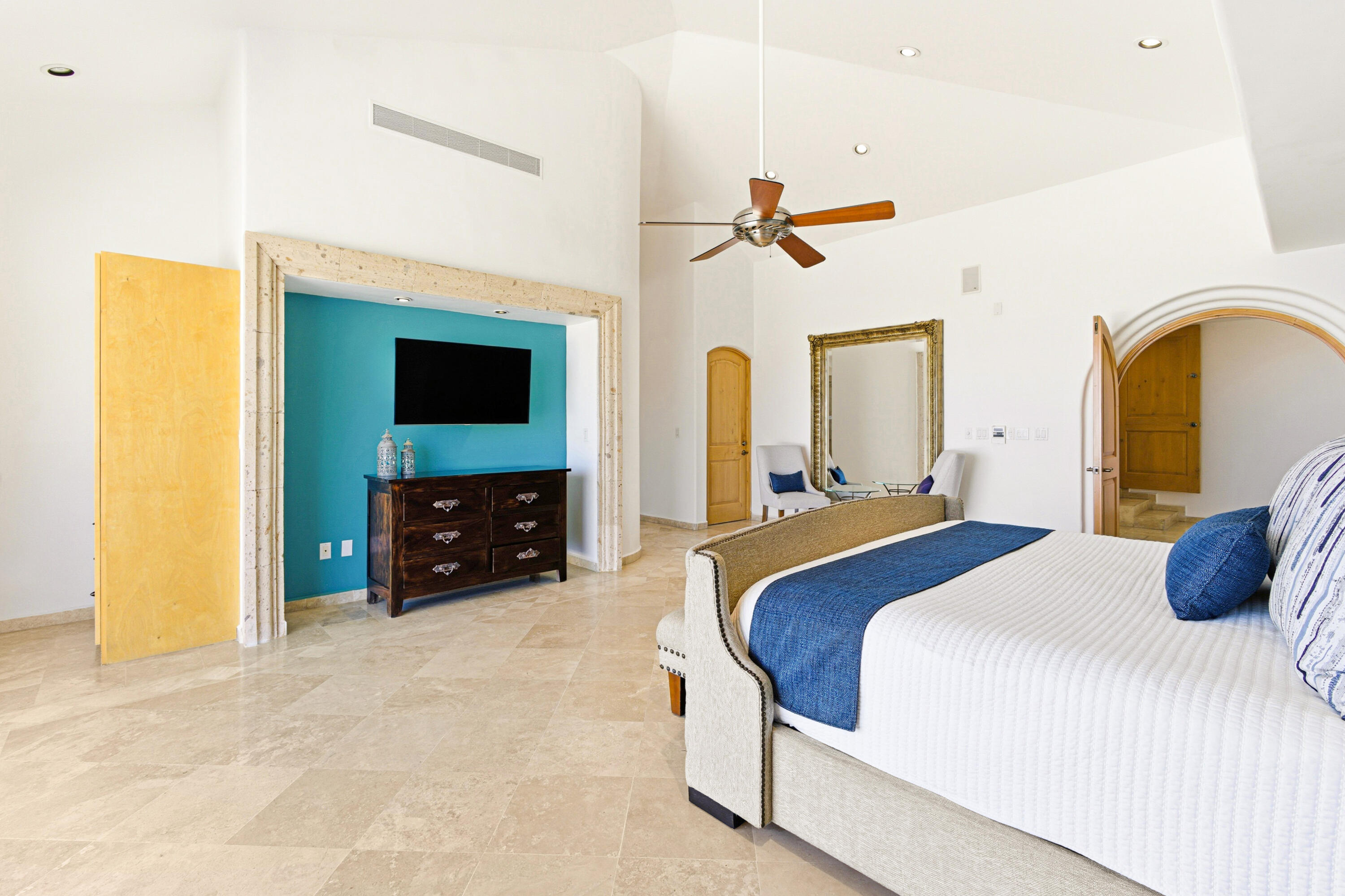 42 Camino Bonito Oriente Pedregal, Villa Leonetti