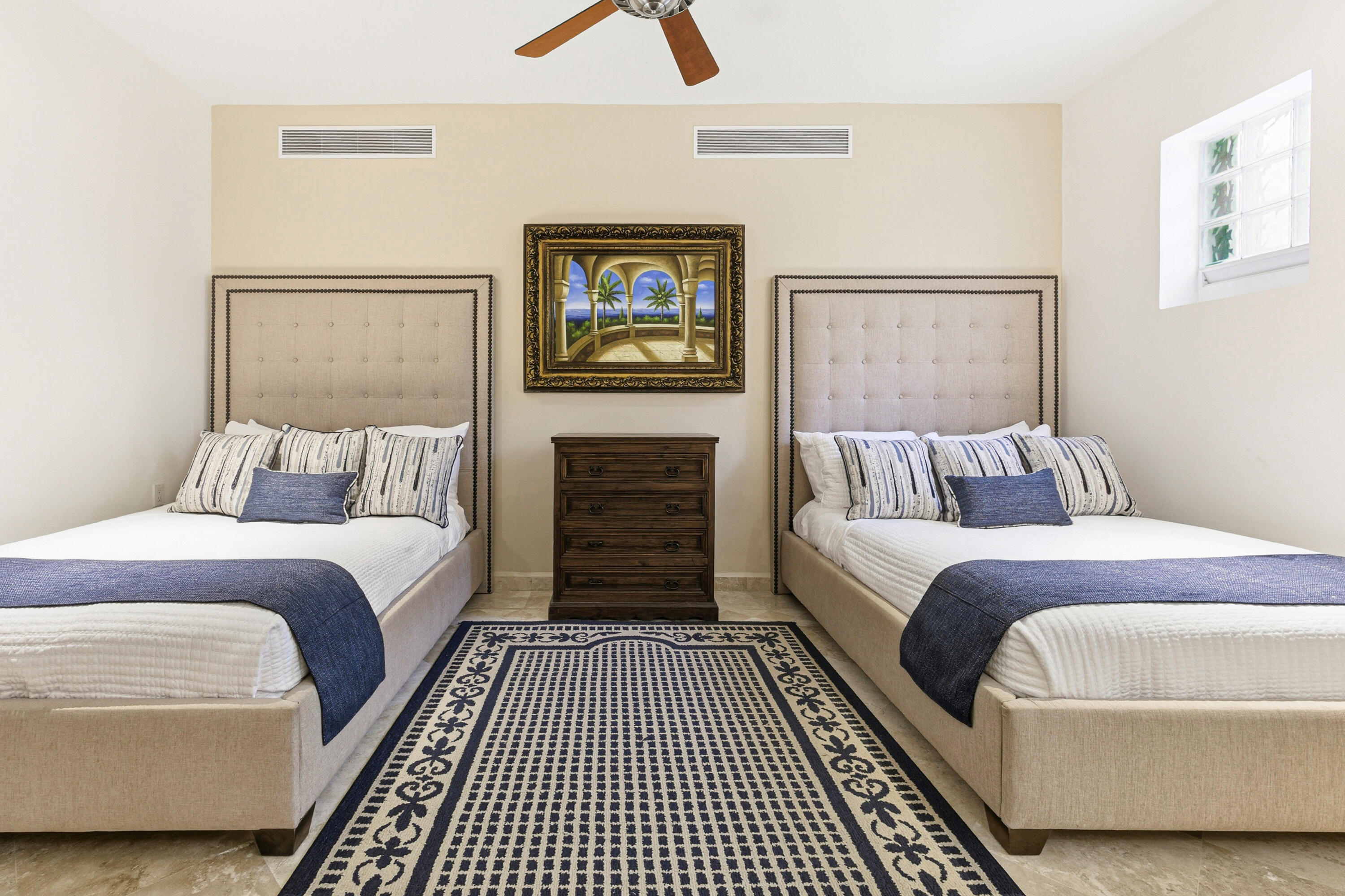 42 Camino Bonito Oriente Pedregal, Villa Leonetti