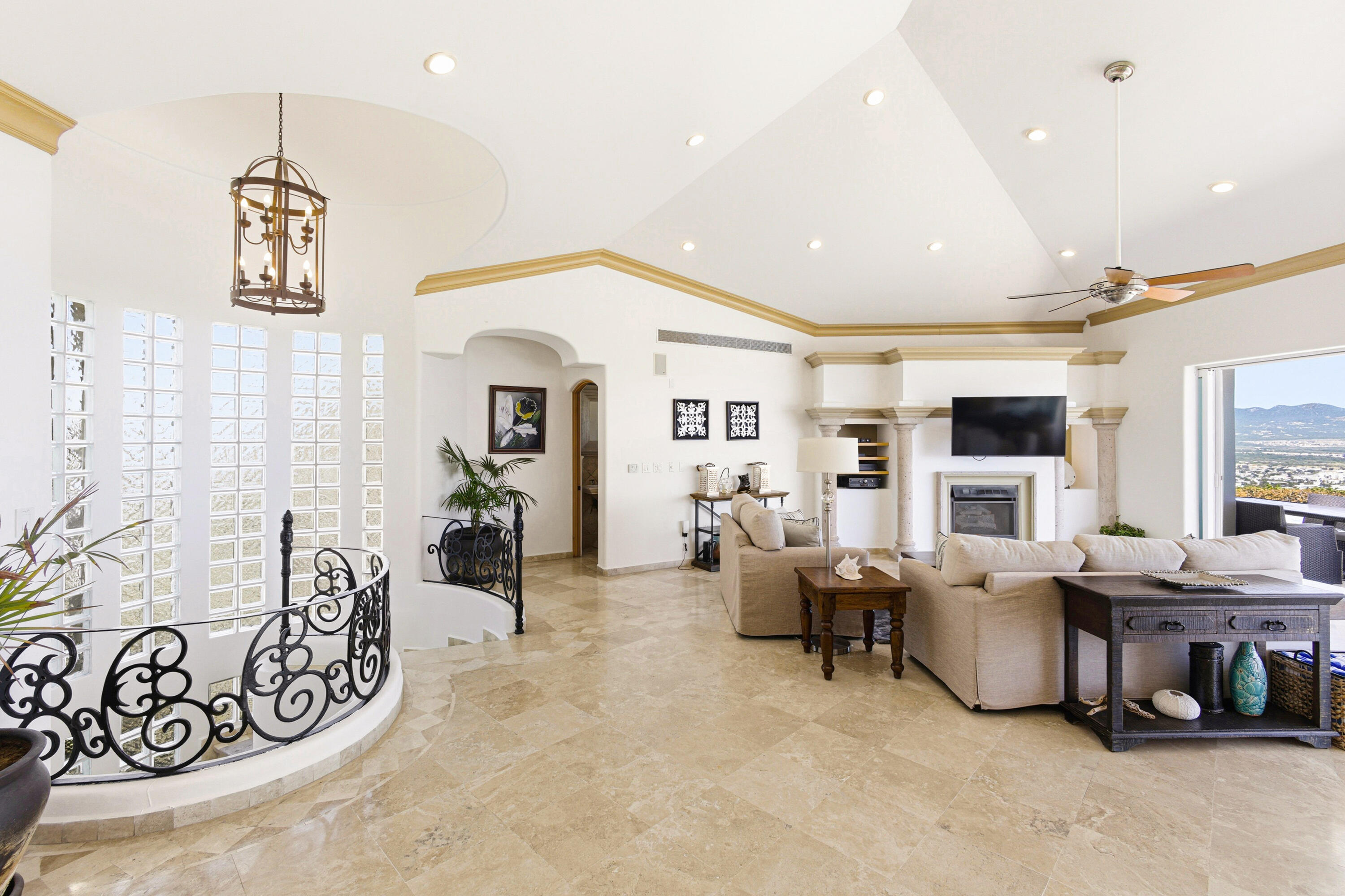 42 Camino Bonito Oriente Pedregal, Villa Leonetti