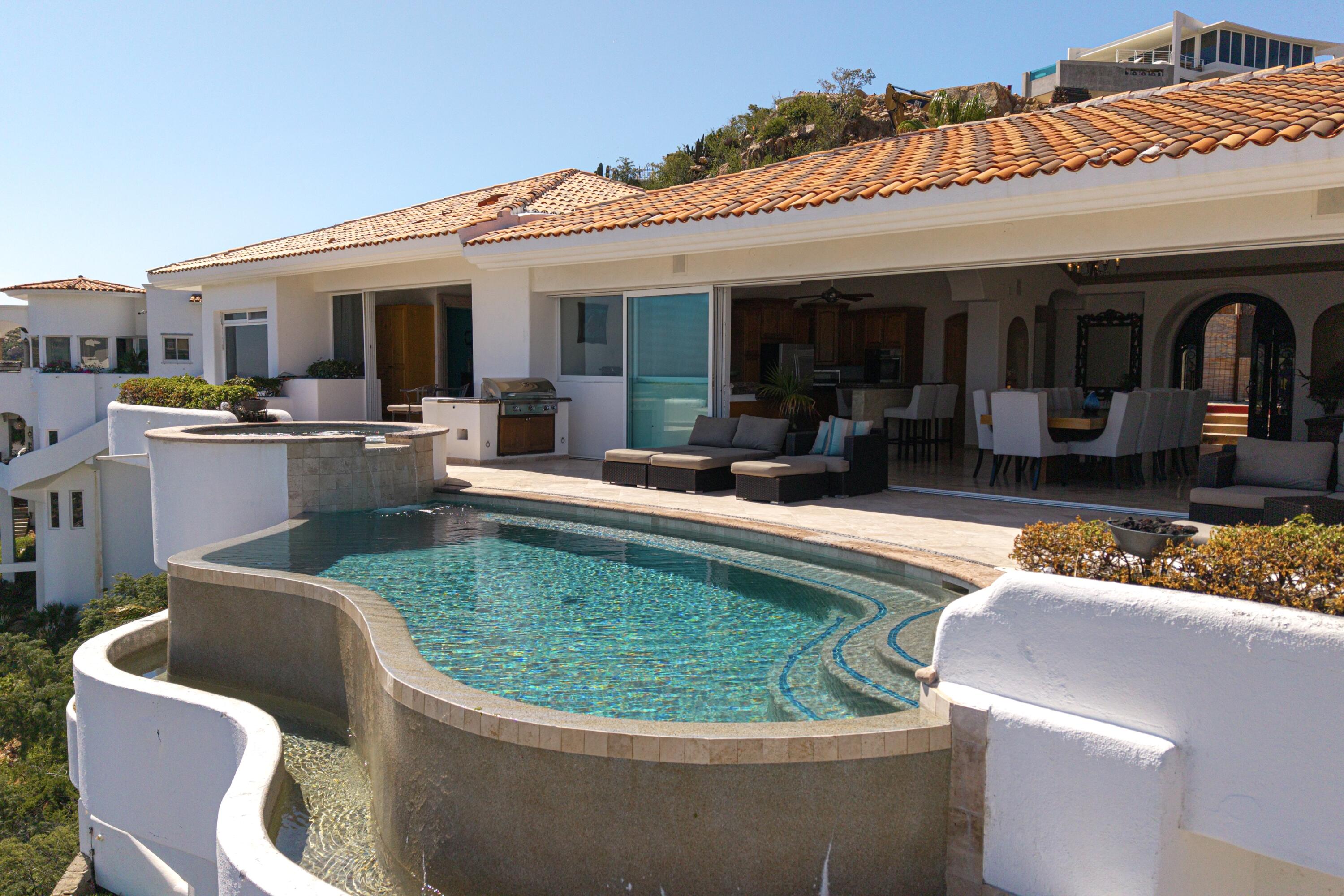 42 Camino Bonito Oriente Pedregal, Villa Leonetti