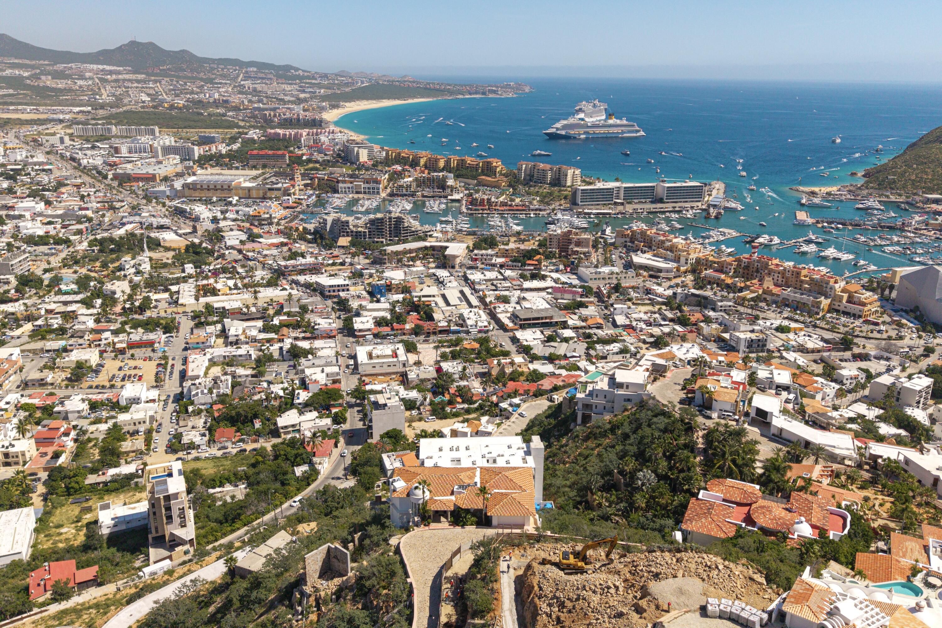 42 Camino Bonito Oriente Pedregal, Villa Leonetti