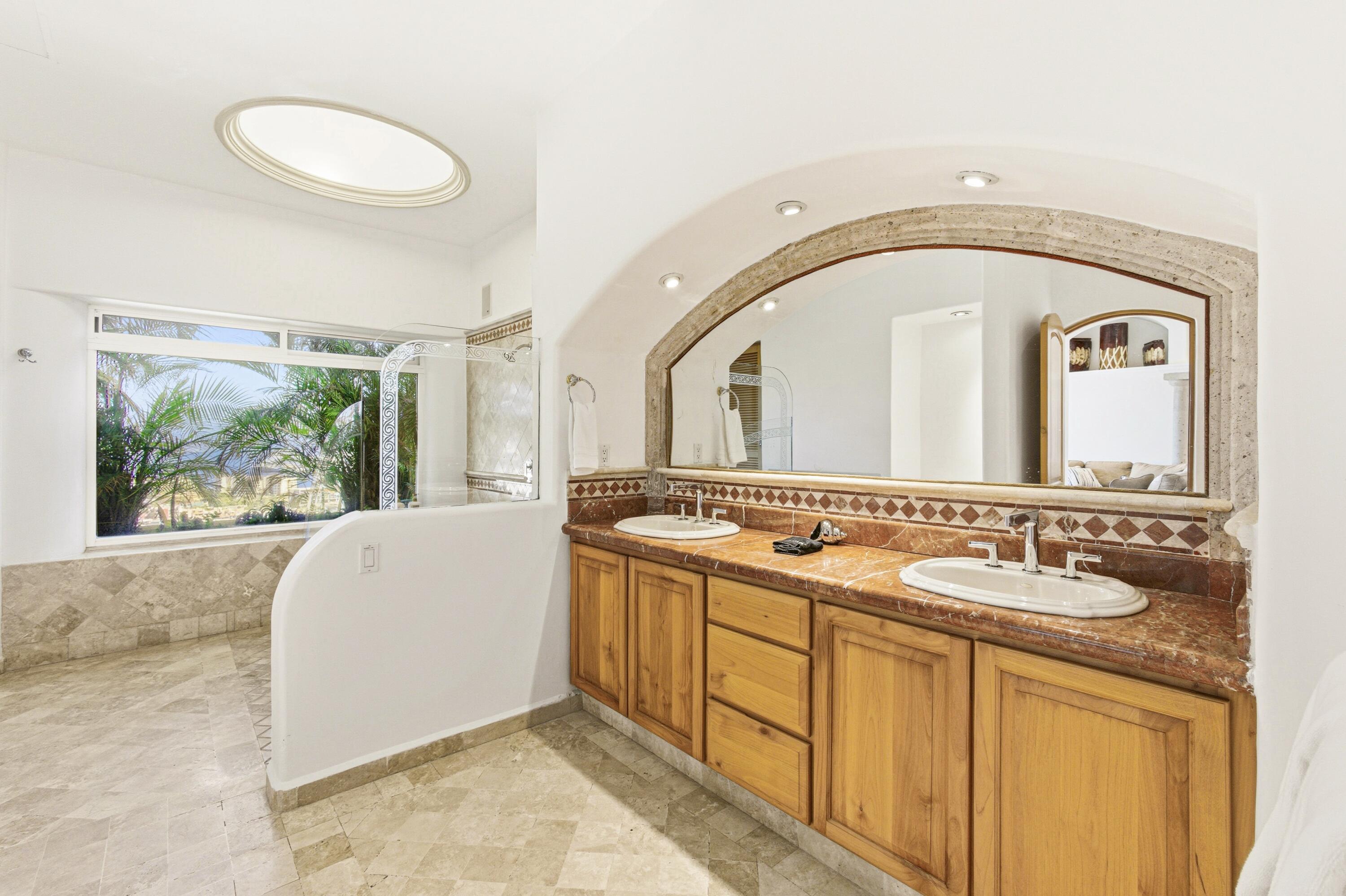 42 Camino Bonito Oriente Pedregal, Villa Leonetti