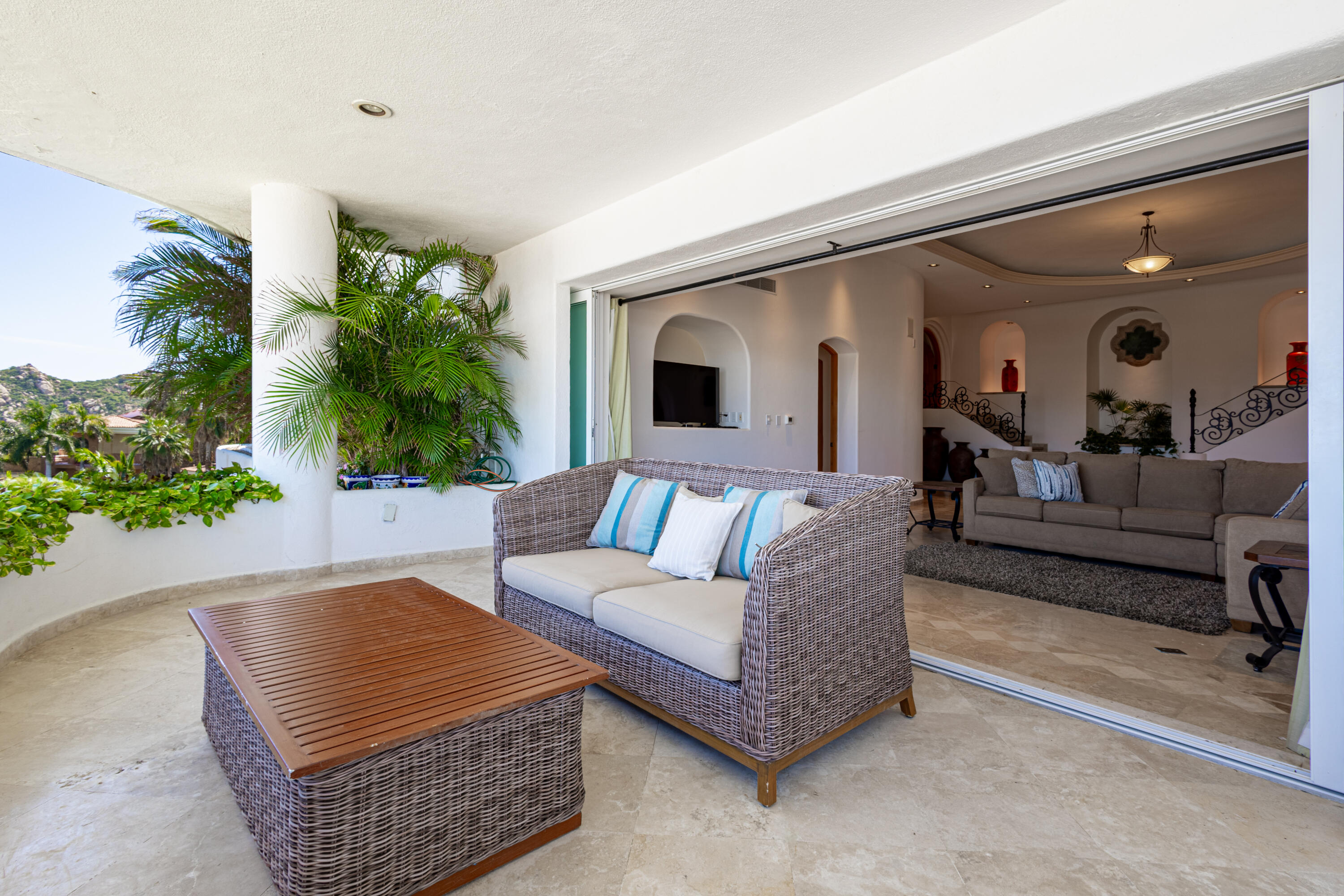 42 Camino Bonito Oriente Pedregal, Villa Leonetti