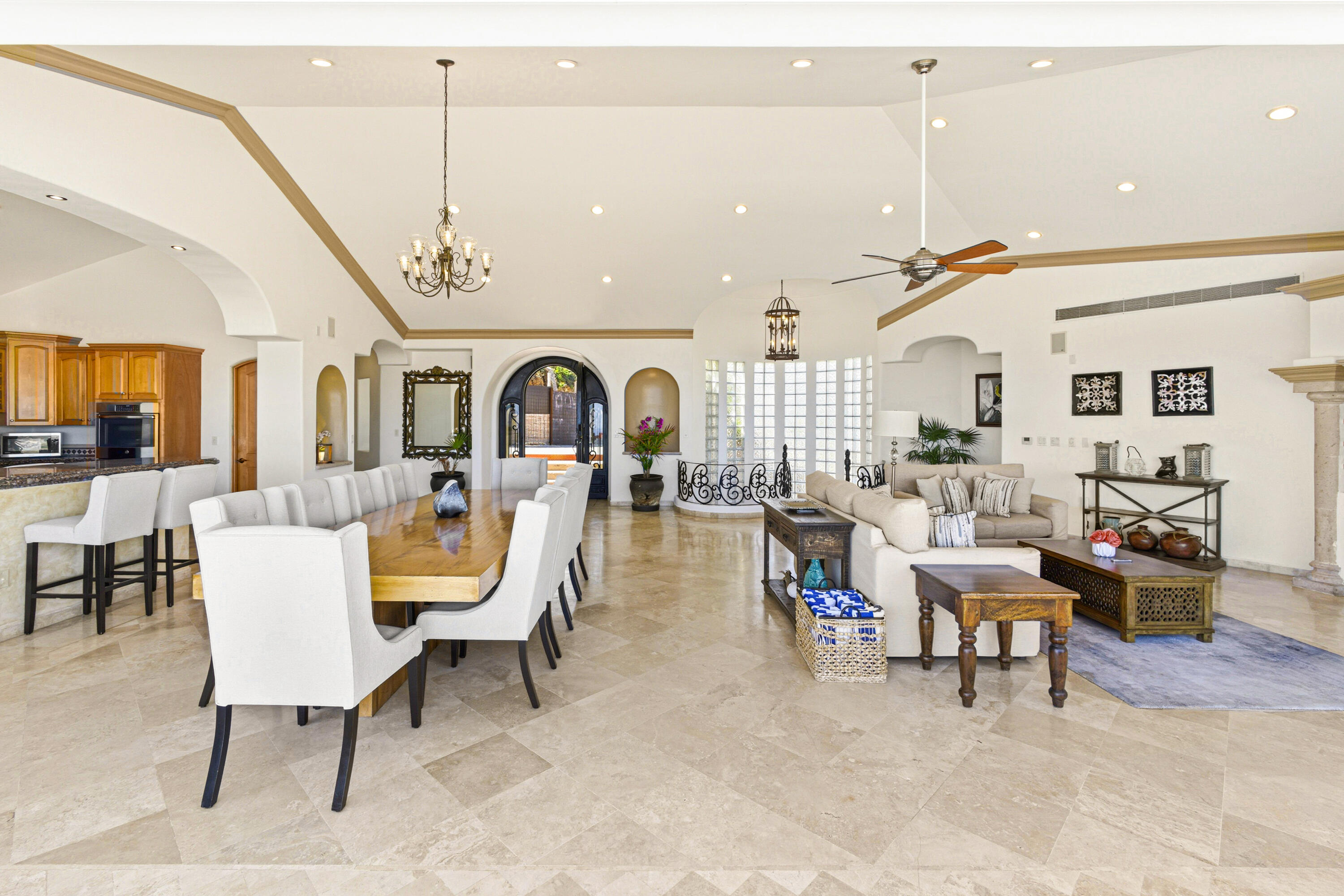 42 Camino Bonito Oriente Pedregal, Villa Leonetti