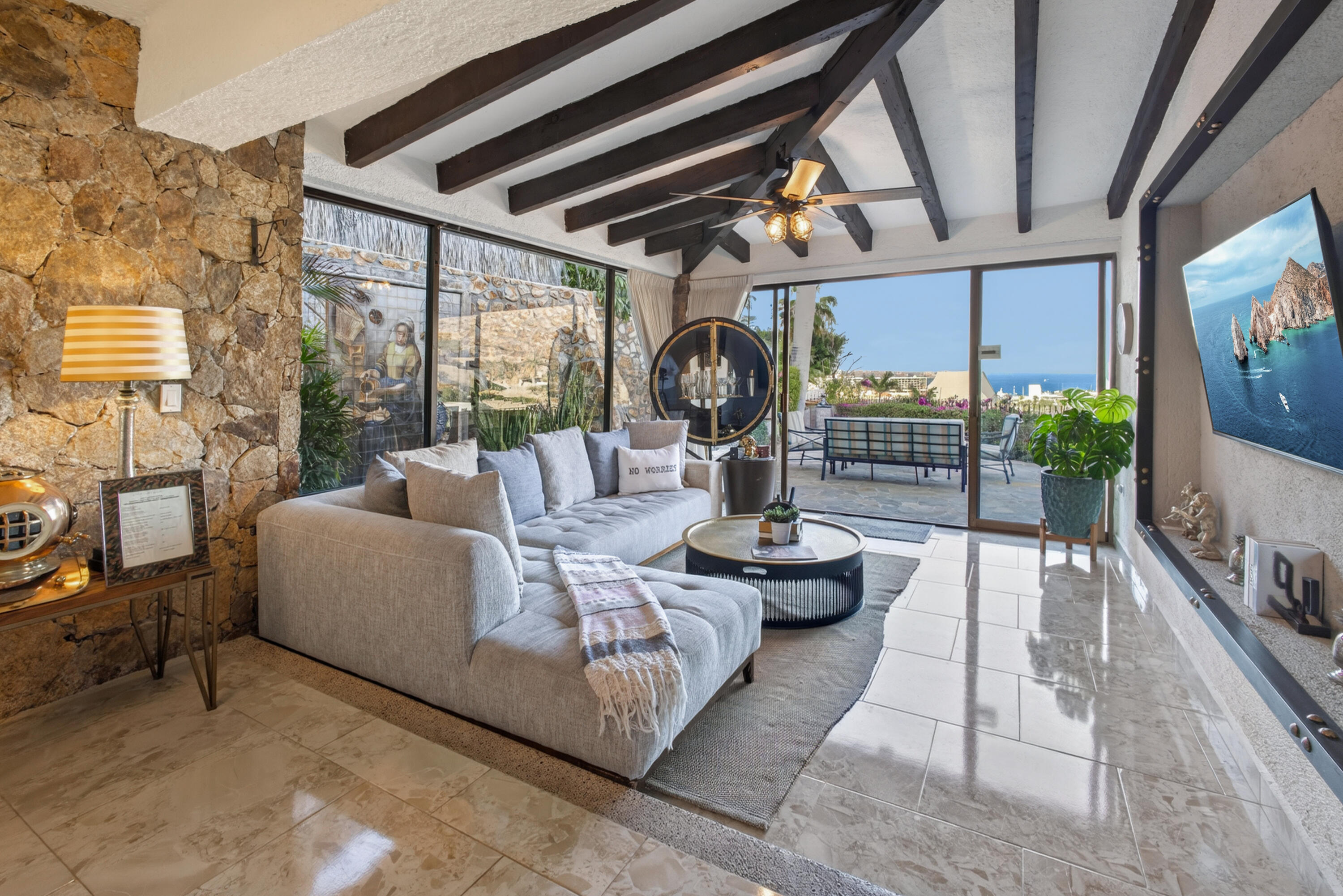 25 Camino Grande Pedregal, Villa Felicidad