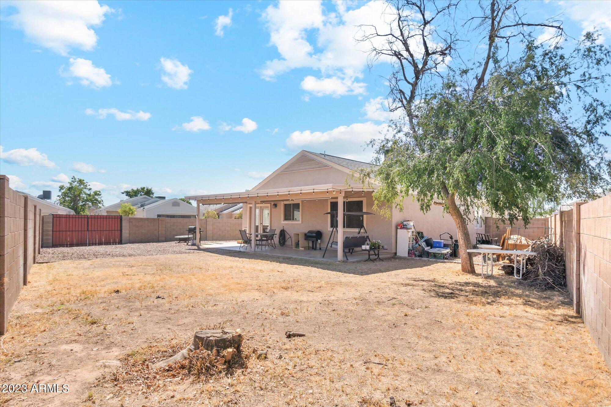 2810 W MURIEL Drive