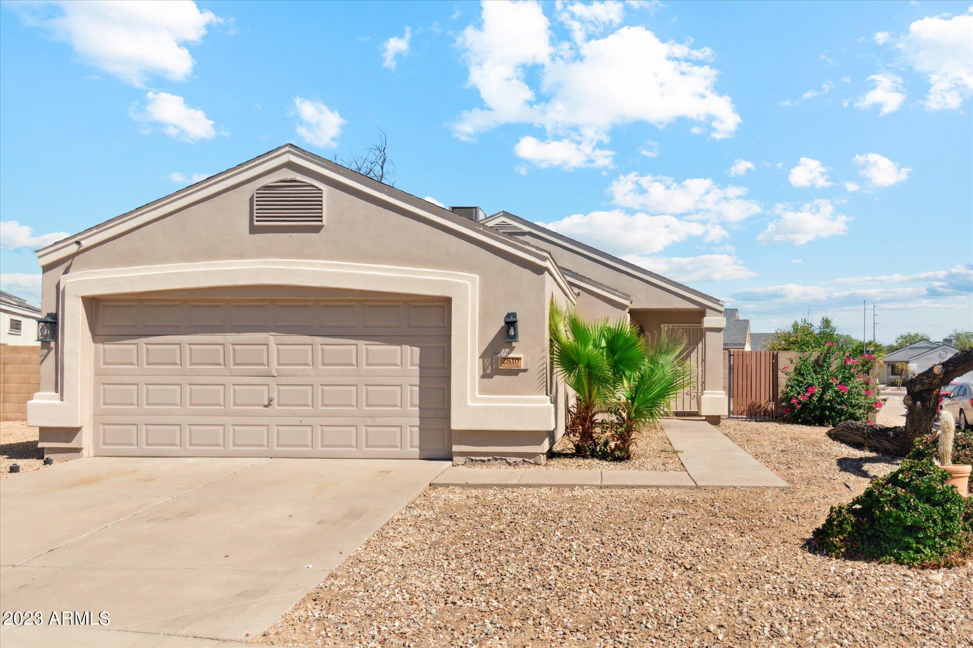 2810 W MURIEL Drive