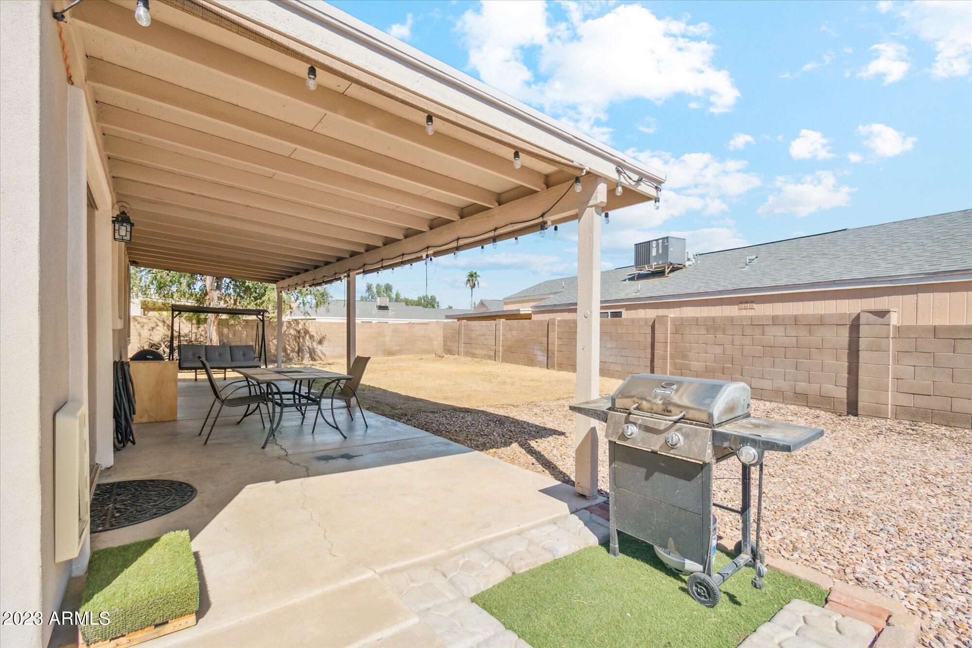 2810 W MURIEL Drive
