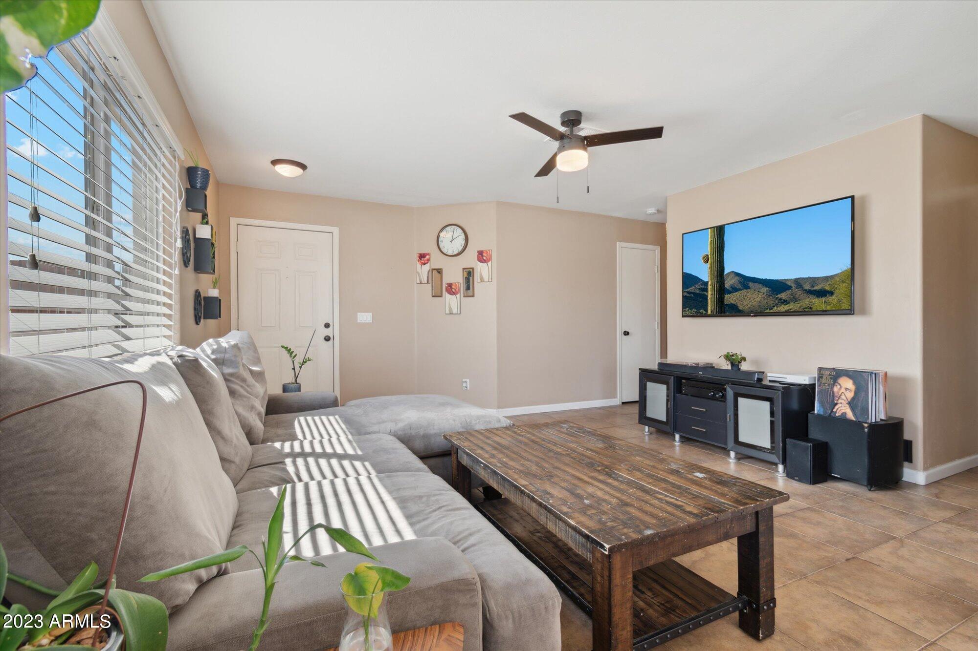 2810 W MURIEL Drive