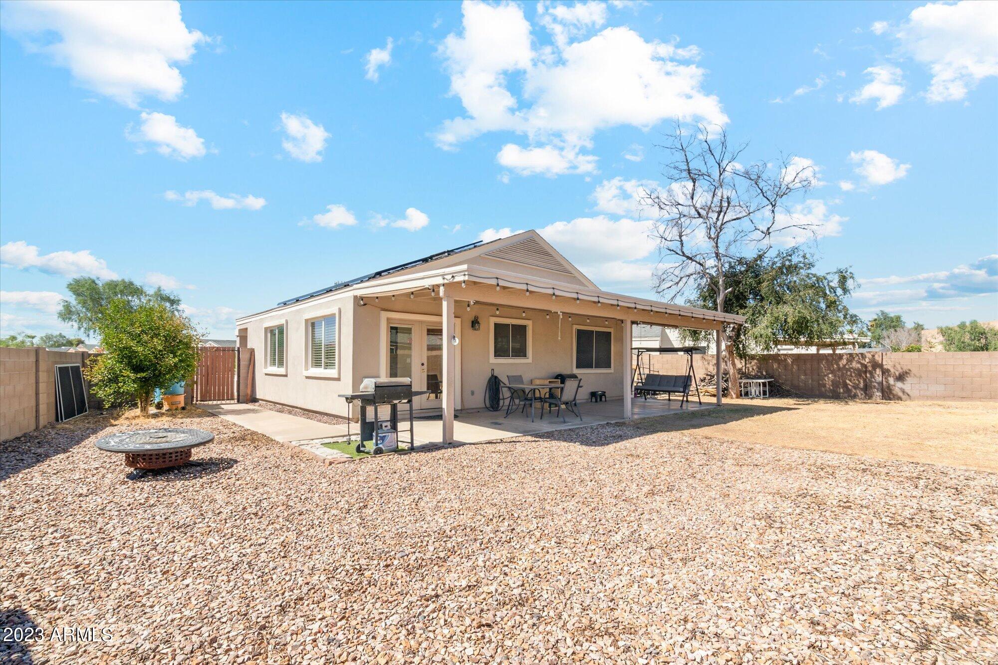 2810 W MURIEL Drive