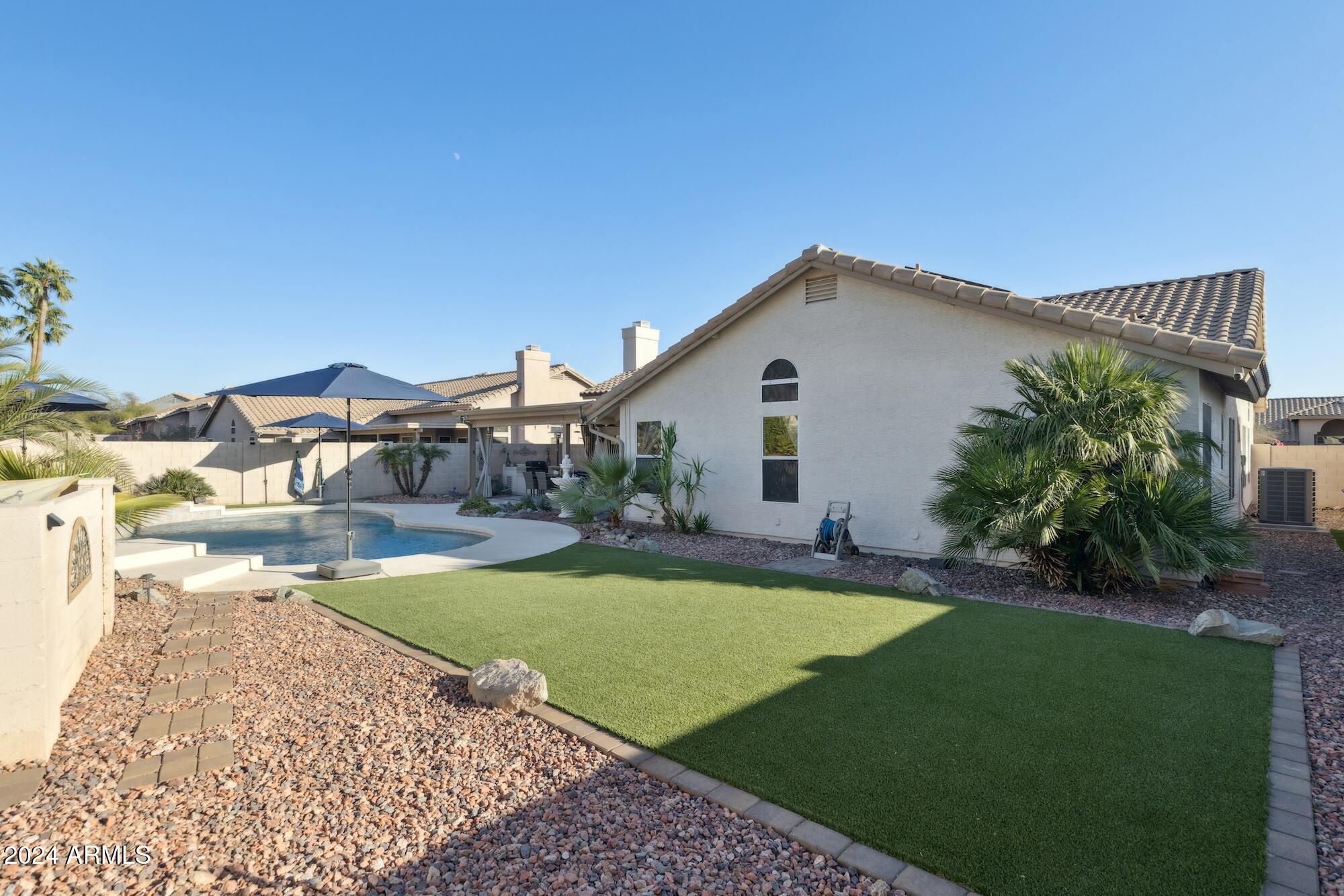 1320 W MUIRWOOD Drive