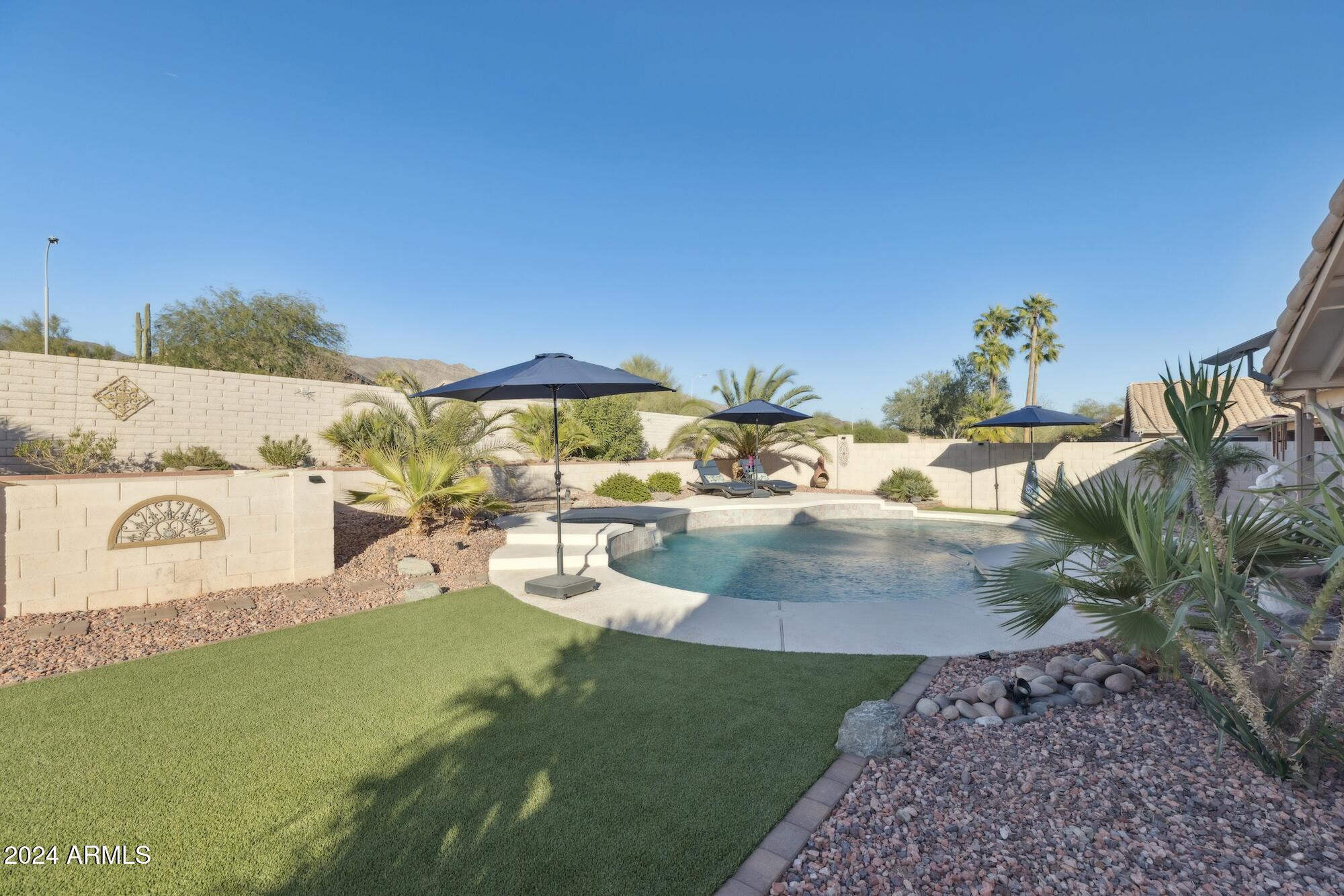 1320 W MUIRWOOD Drive