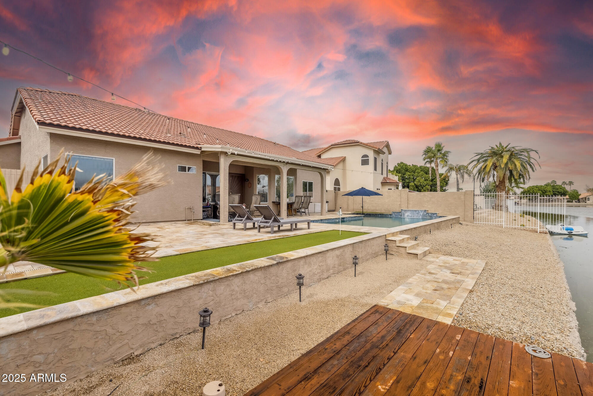 3121 N MEADOW Drive