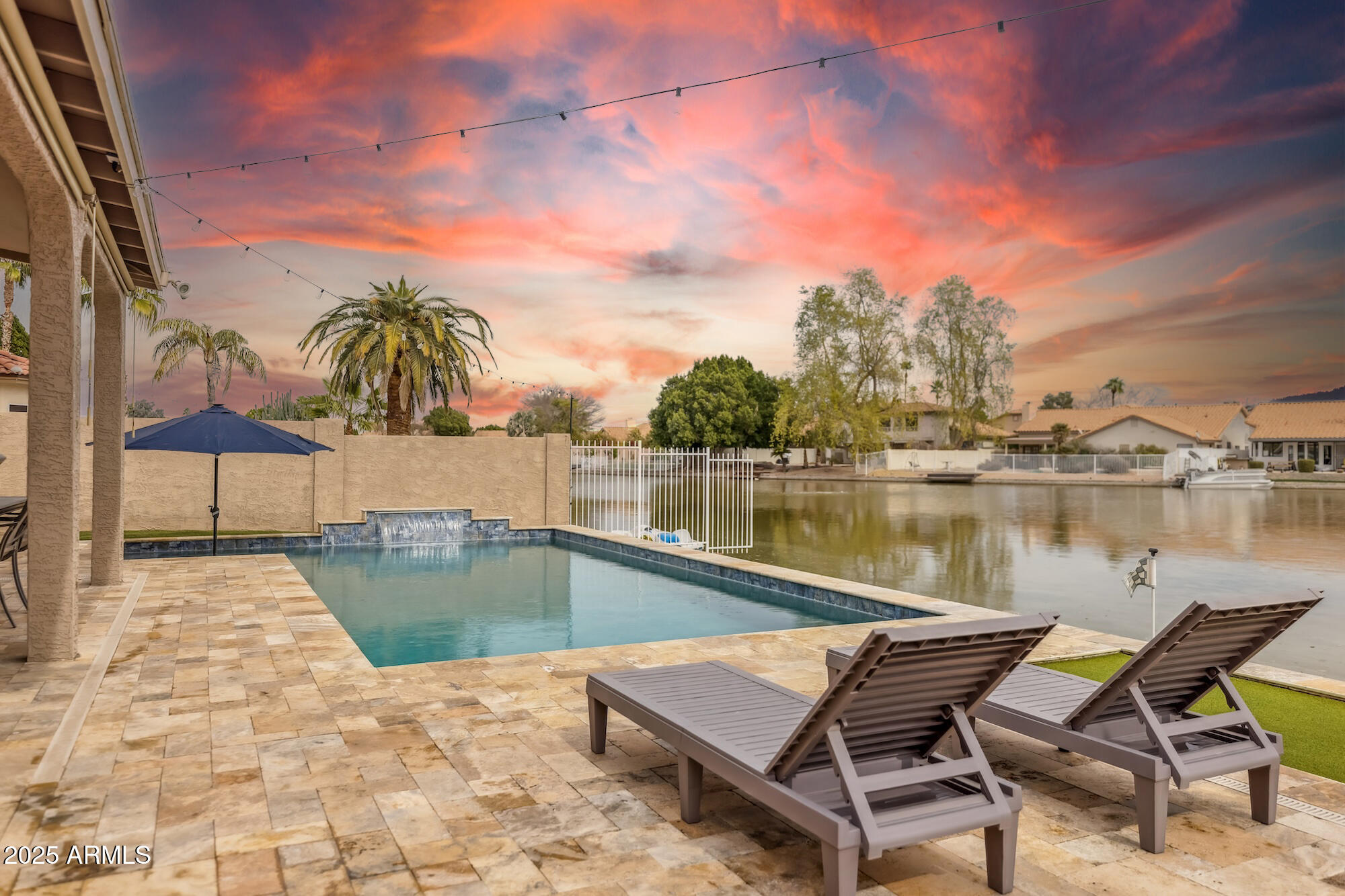 3121 N MEADOW Drive