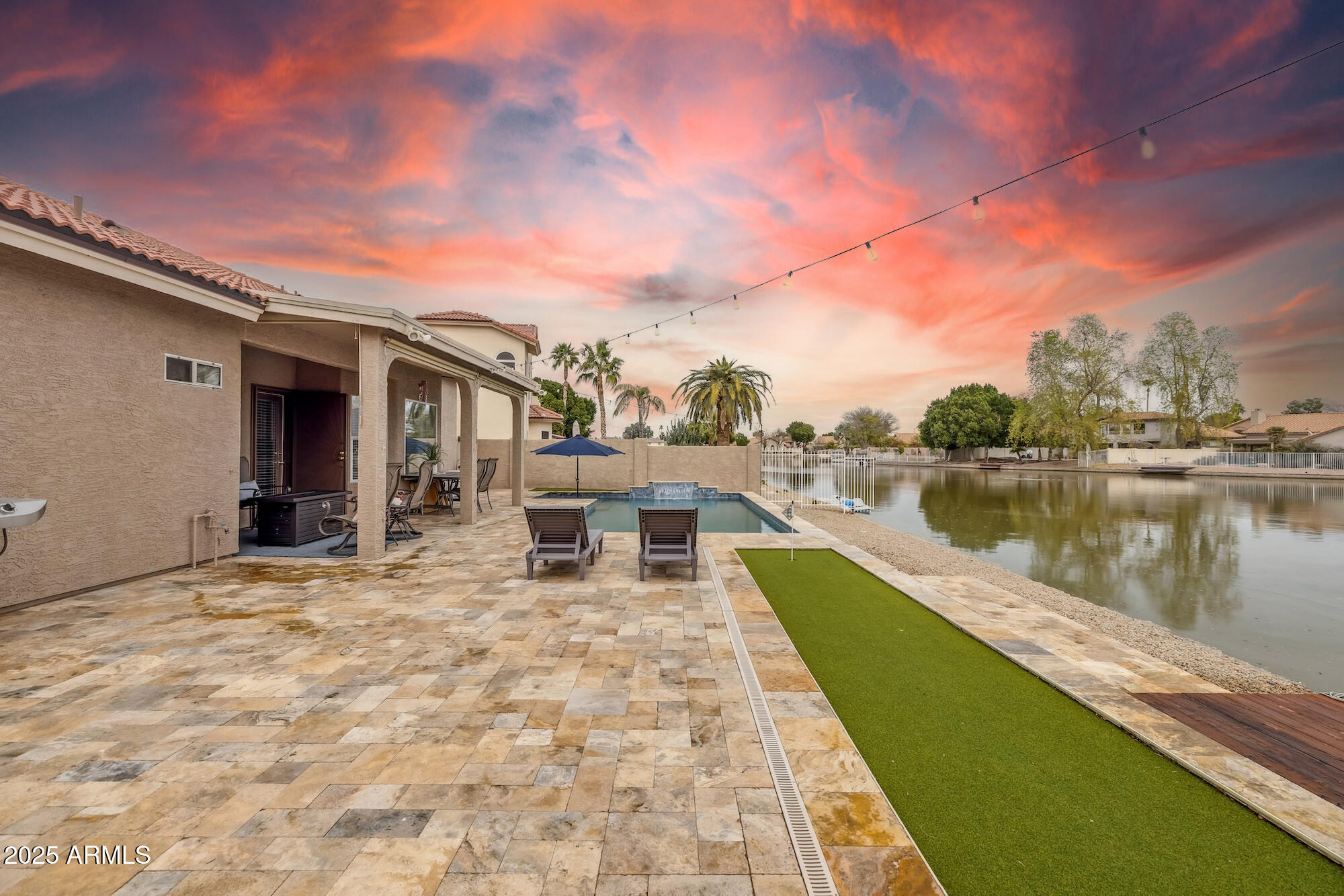 3121 N MEADOW Drive