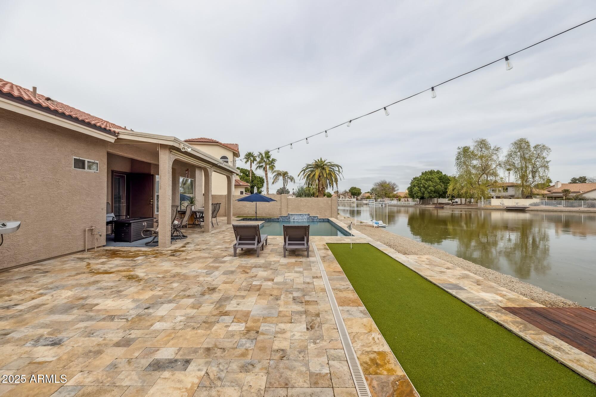 3121 N MEADOW Drive