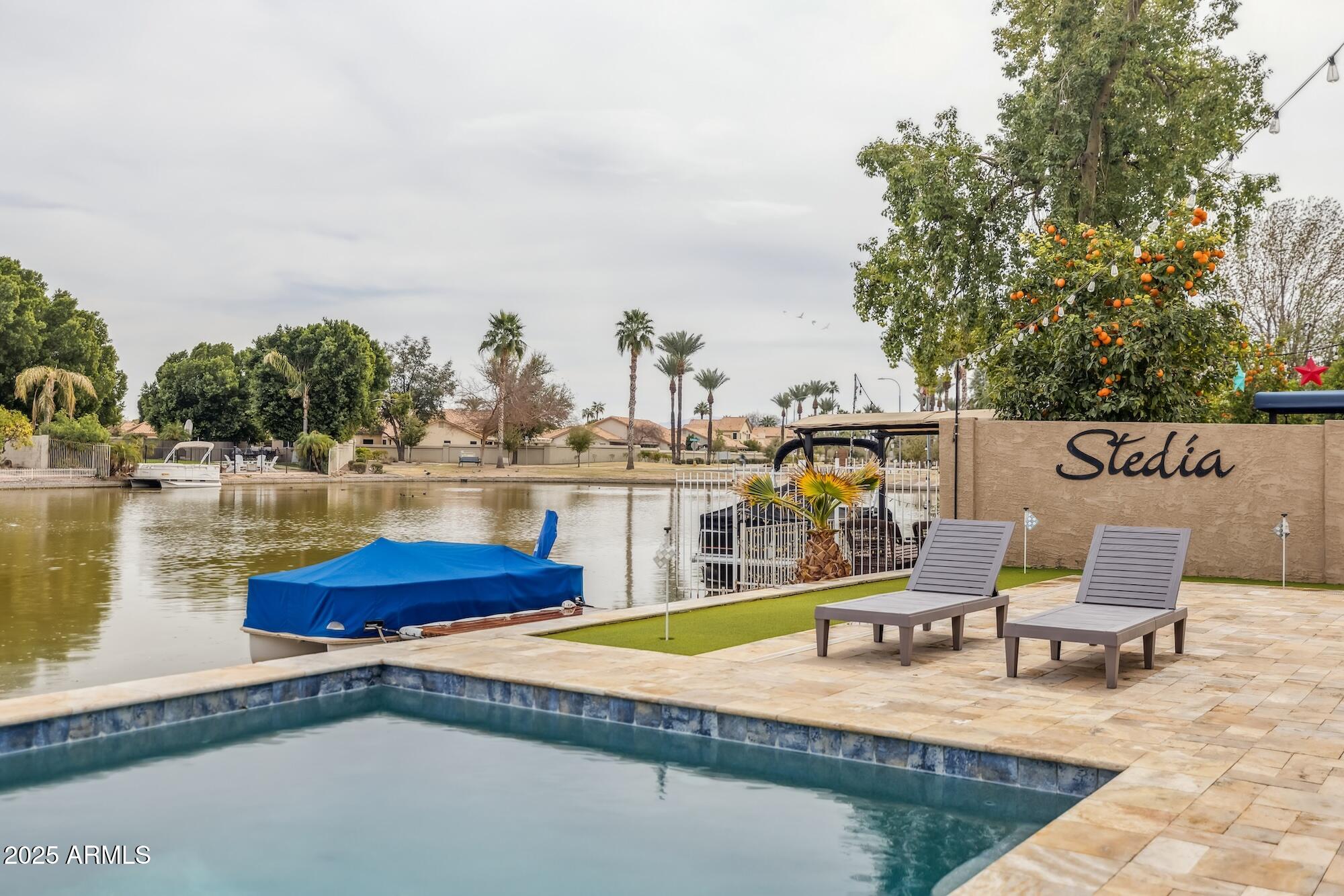 3121 N MEADOW Drive