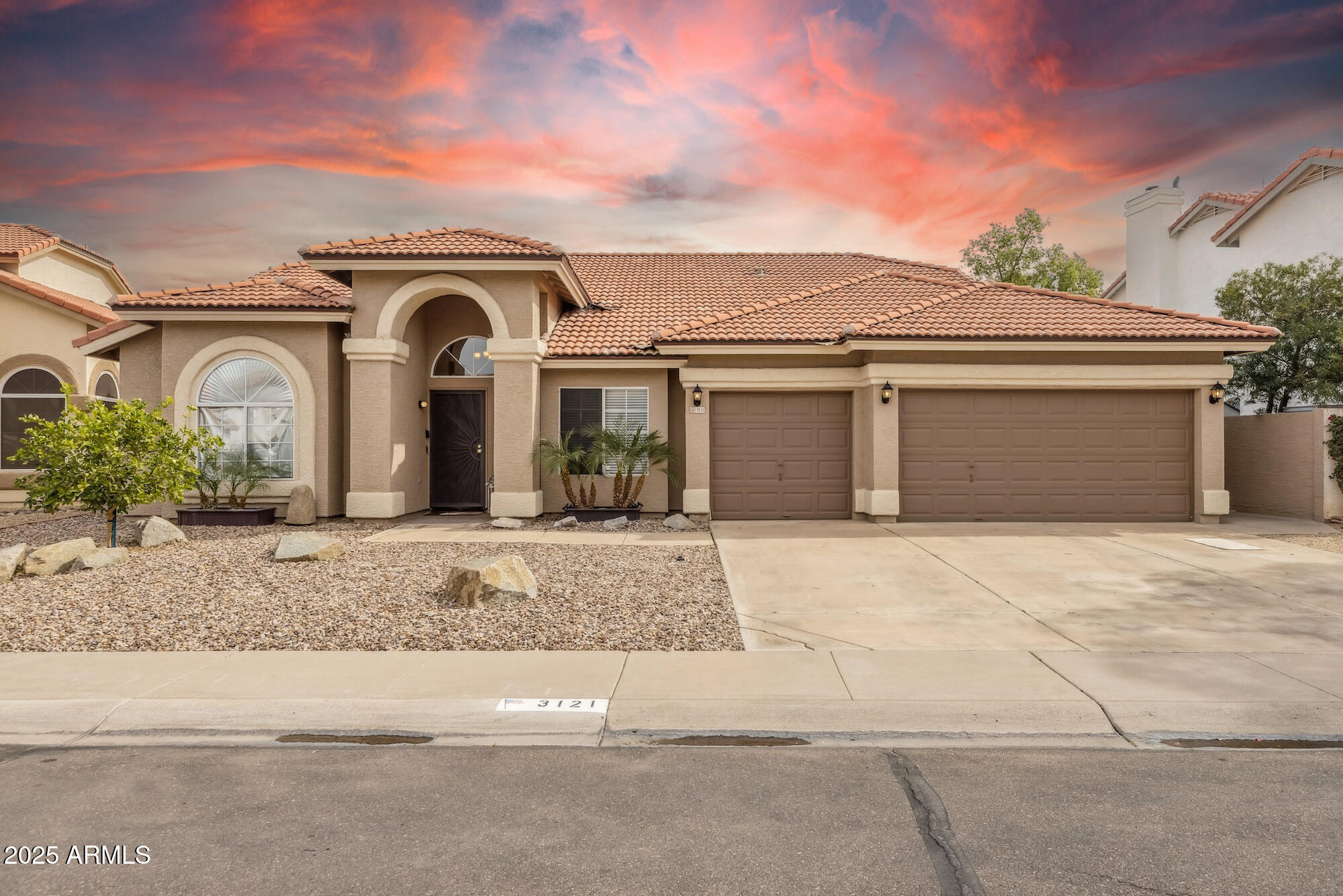 3121 N MEADOW Drive