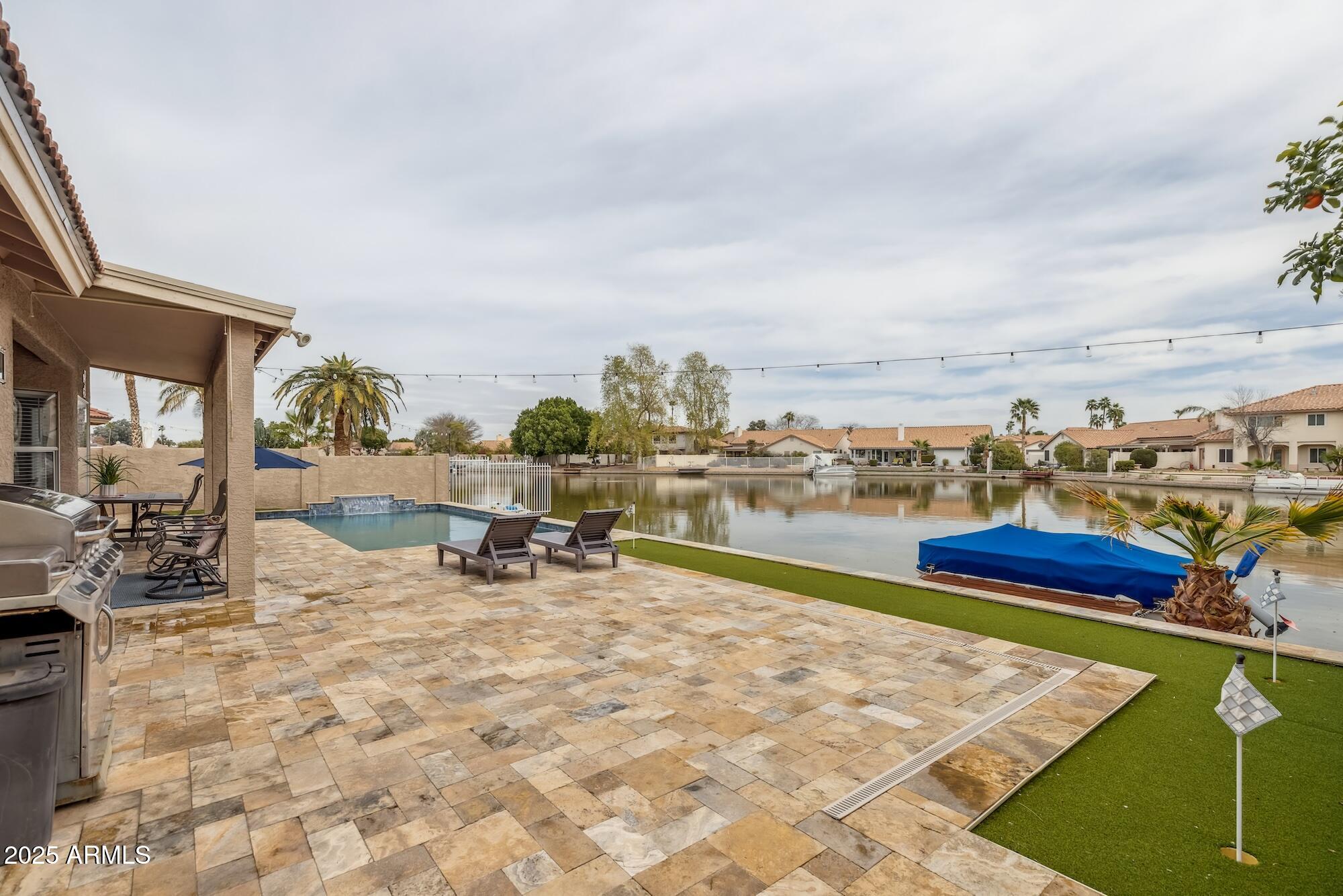 3121 N MEADOW Drive