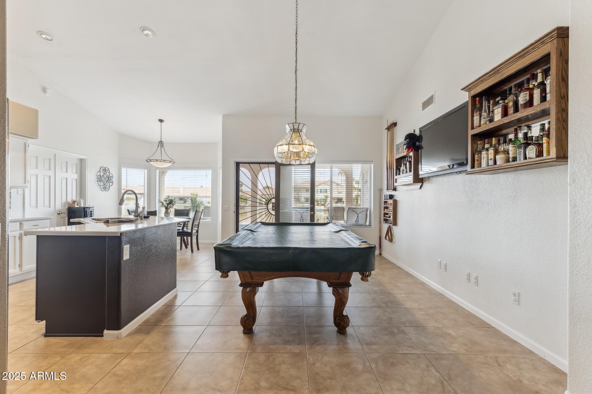 3121 N MEADOW Drive