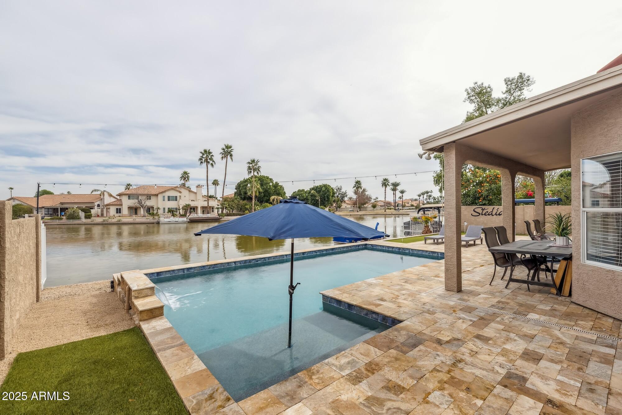 3121 N MEADOW Drive