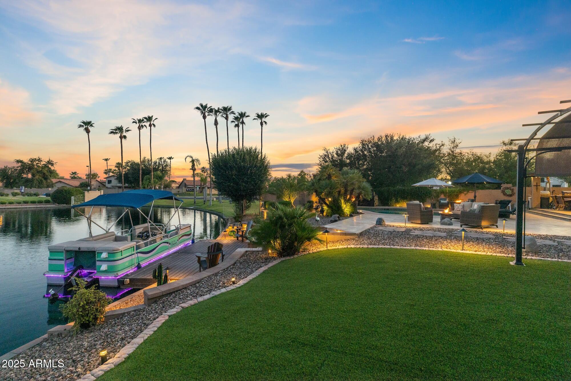 936 S PARADISE Drive