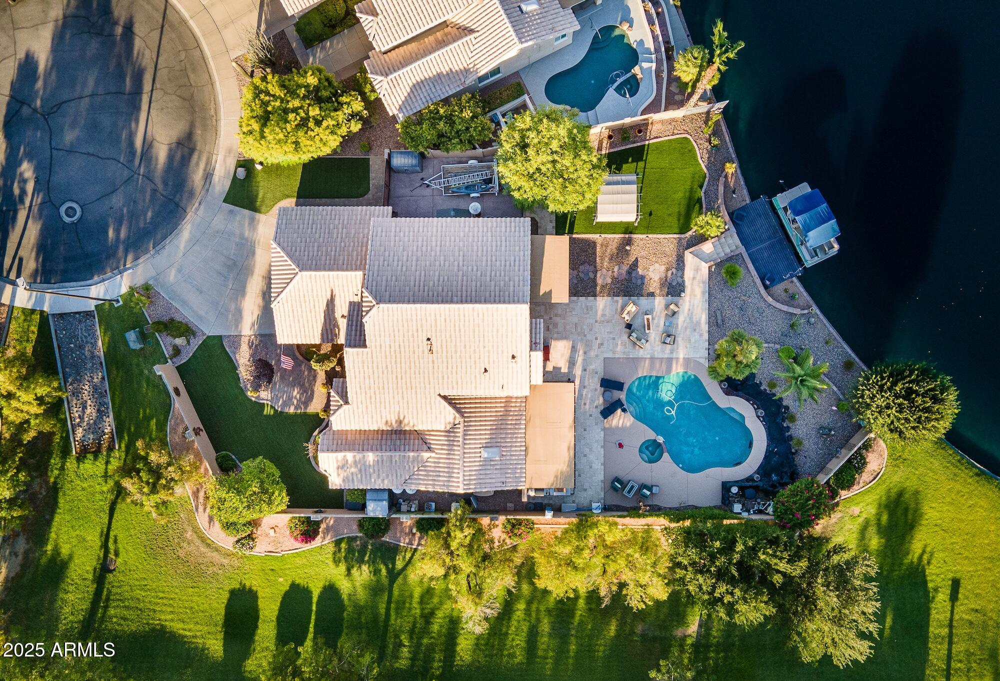 936 S PARADISE Drive