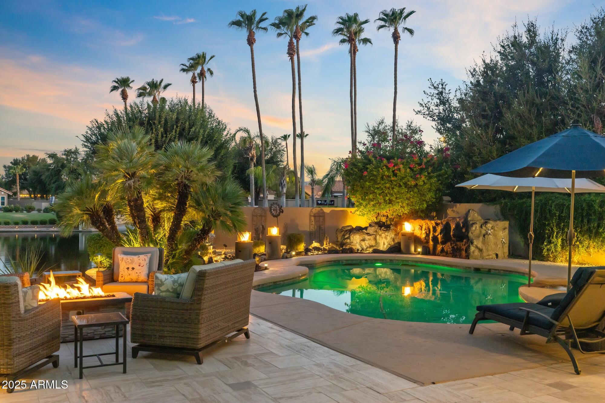 936 S PARADISE Drive