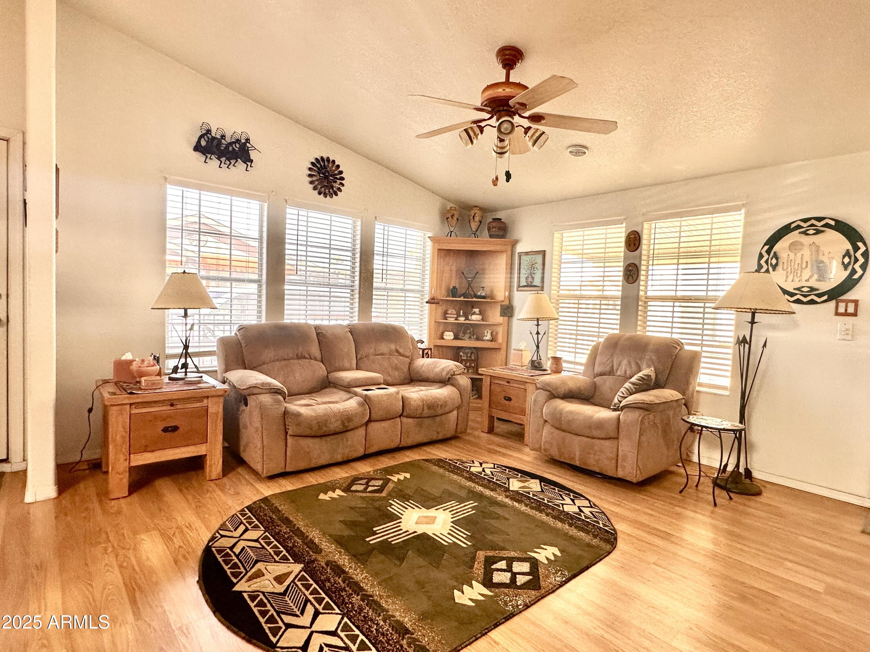 650 N Hawes Road, 4609