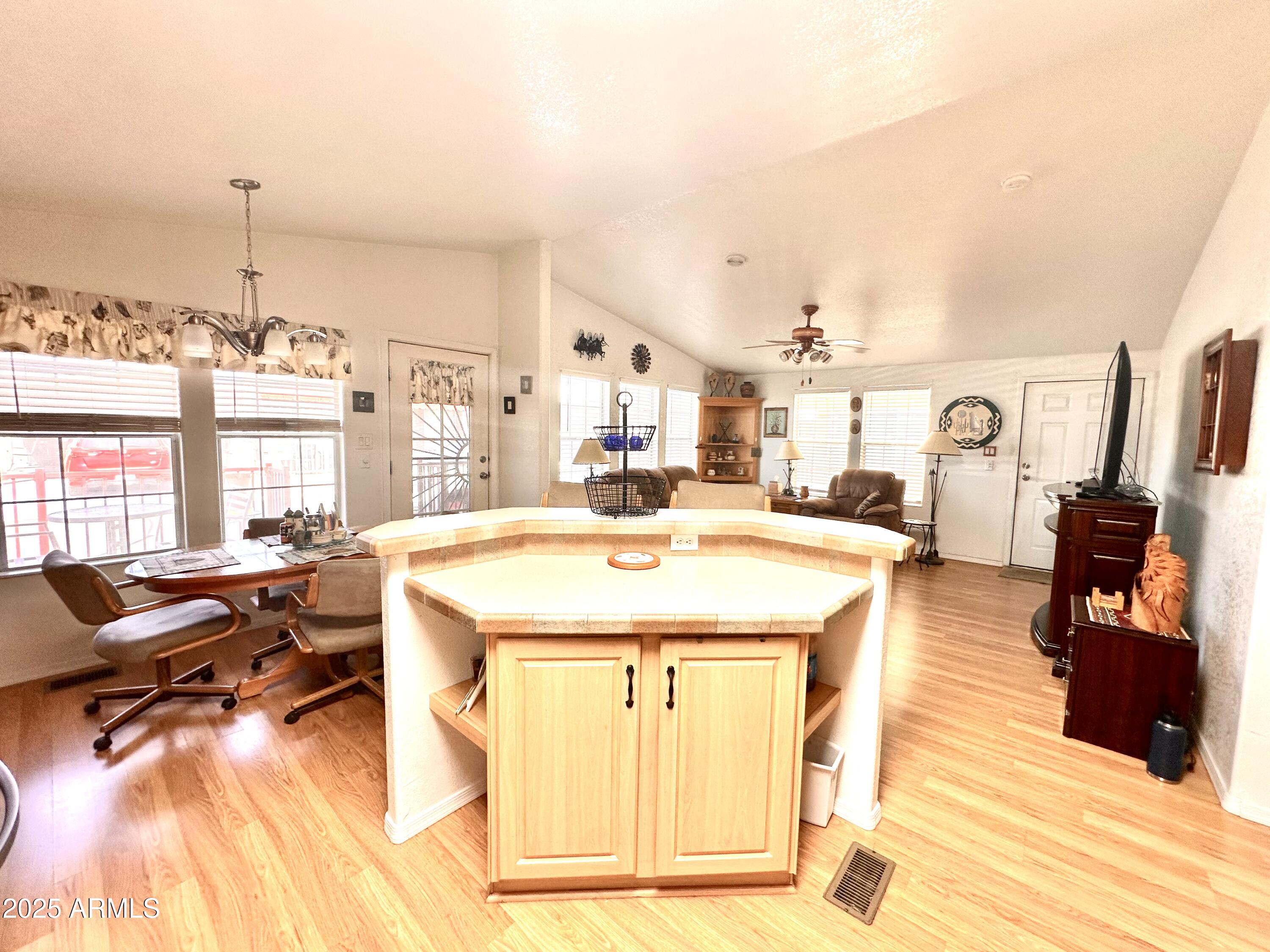 650 N Hawes Road, 4609