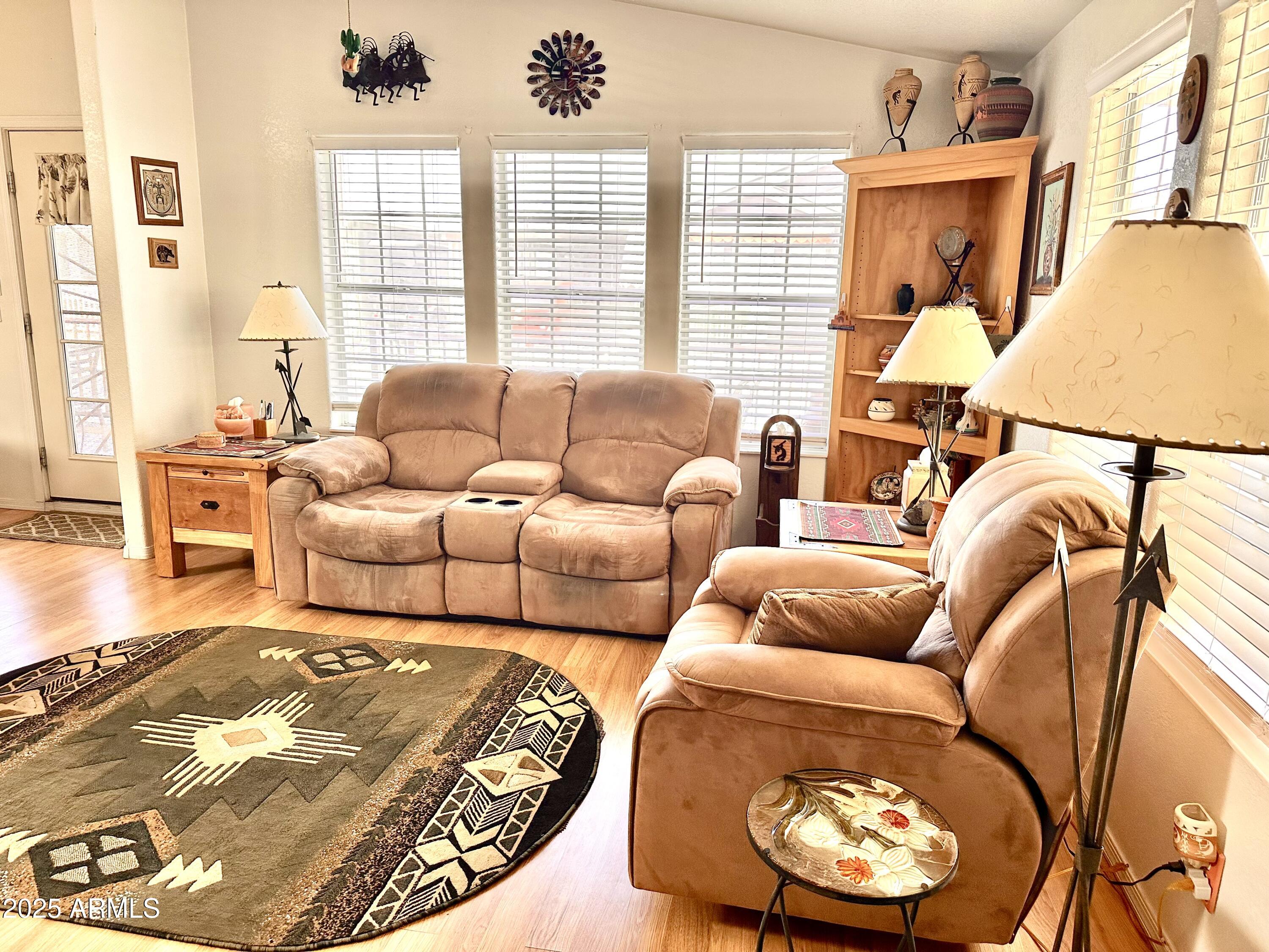 650 N Hawes Road, 4609