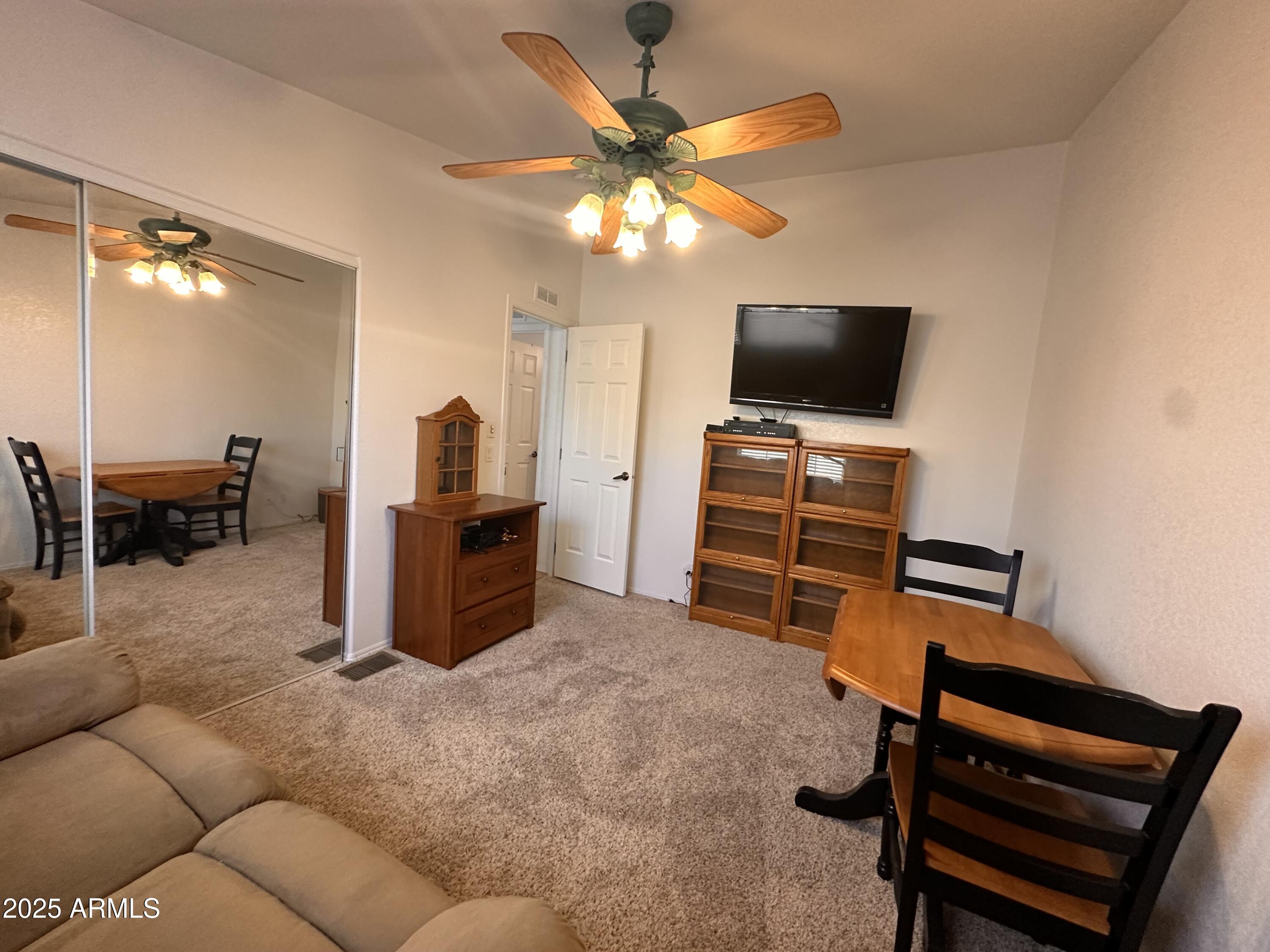 650 N Hawes Road, 4609