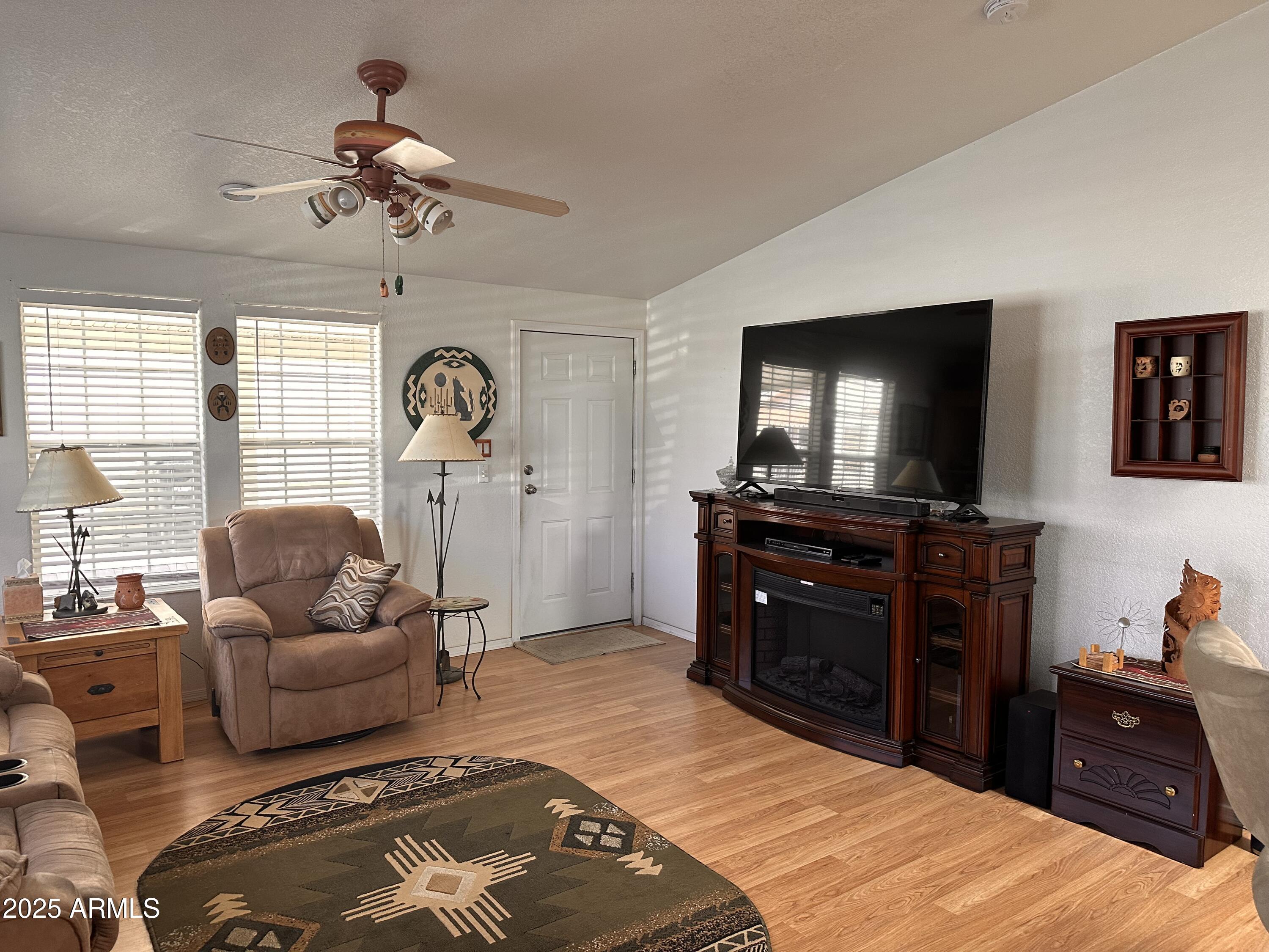 650 N Hawes Road, 4609