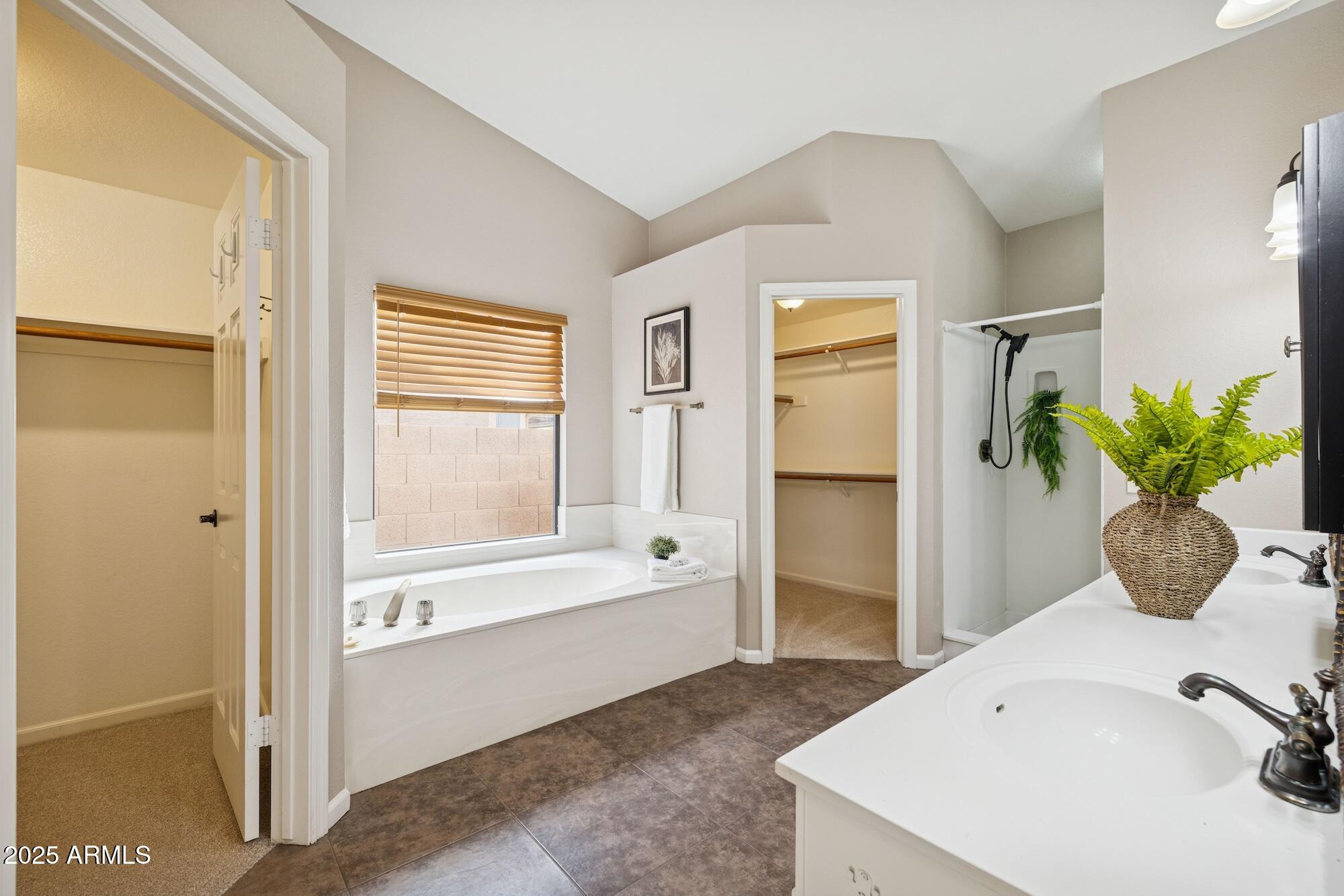 510 S LAGOON Drive, Gilbert