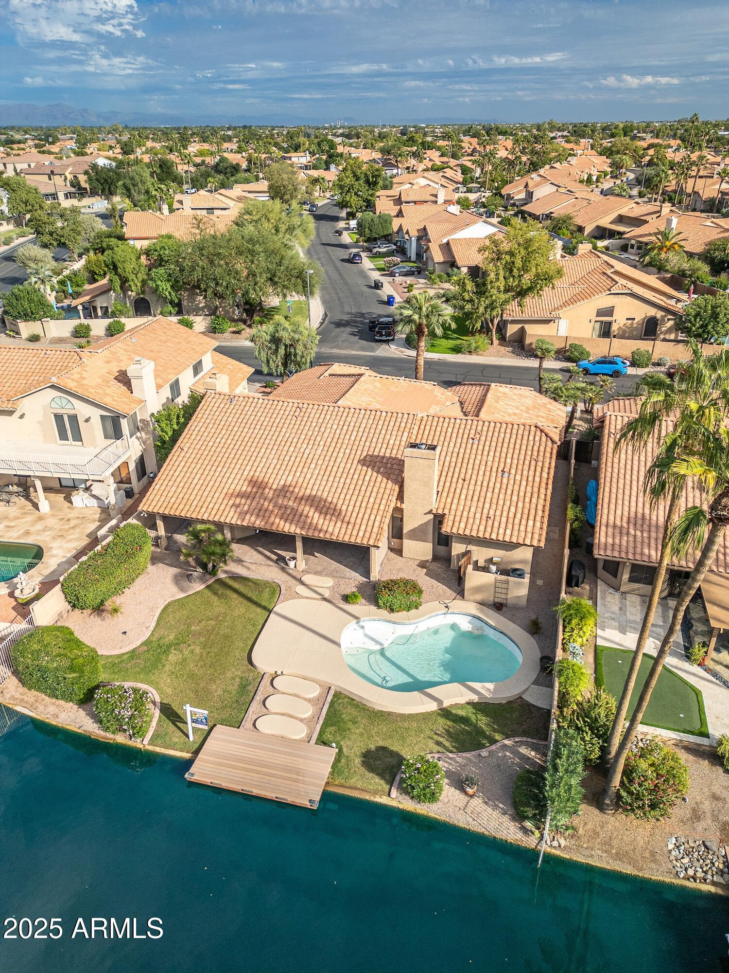 510 S LAGOON Drive, Gilbert