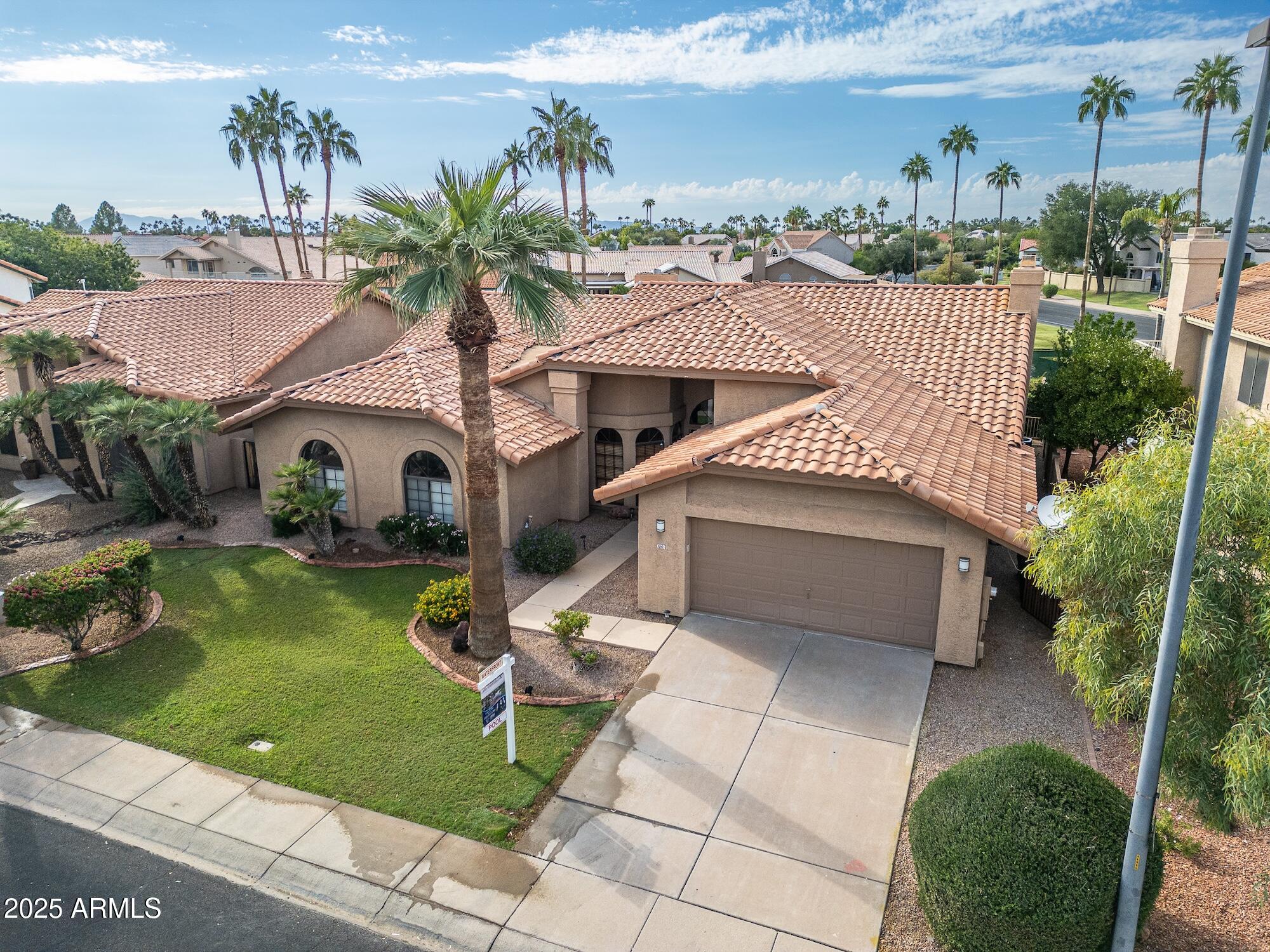 510 S LAGOON Drive, Gilbert