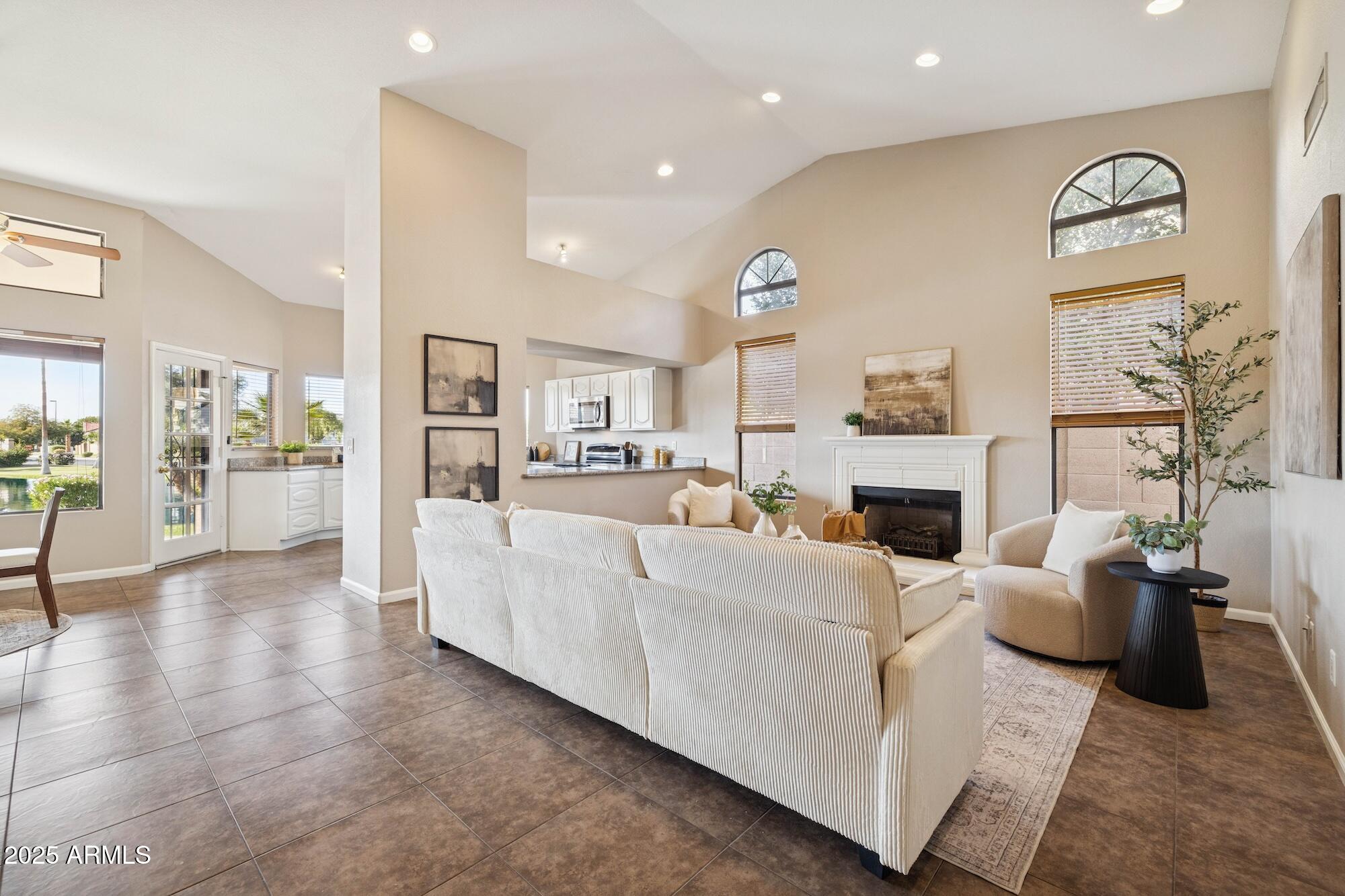 510 S LAGOON Drive, Gilbert