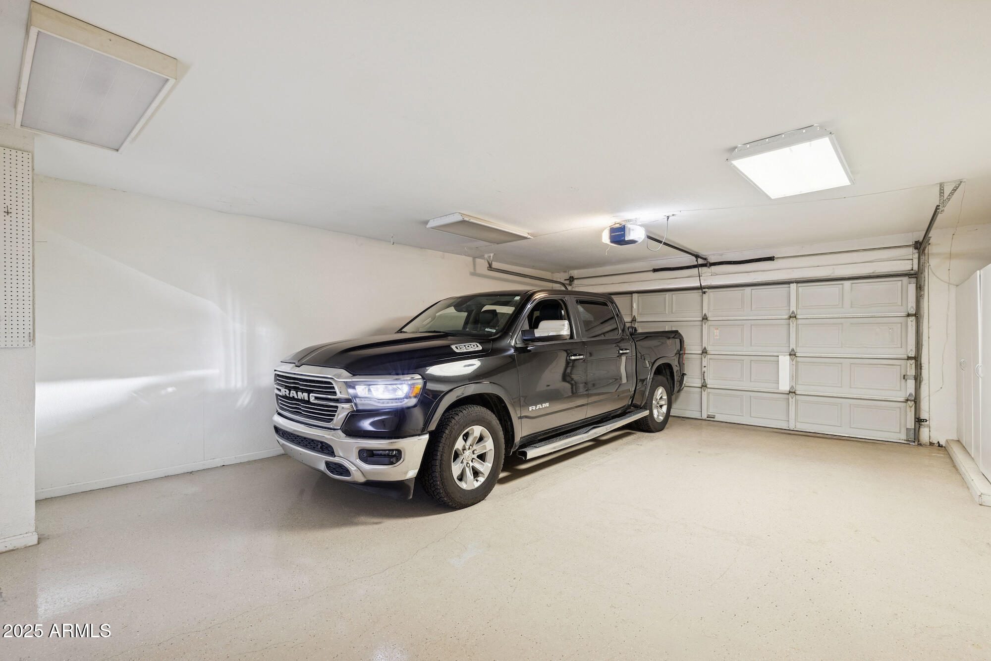 510 S LAGOON Drive, Gilbert