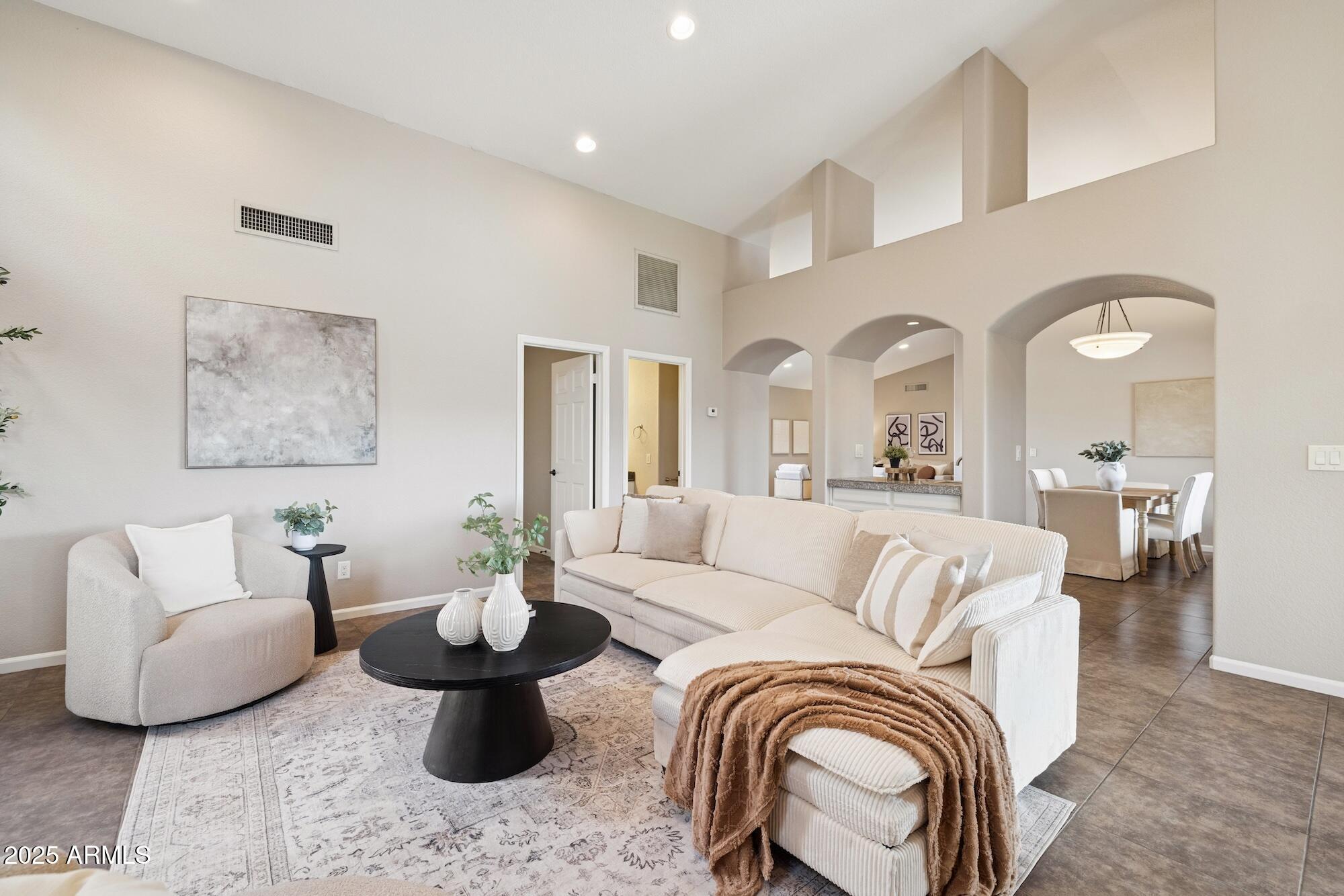 510 S LAGOON Drive, Gilbert